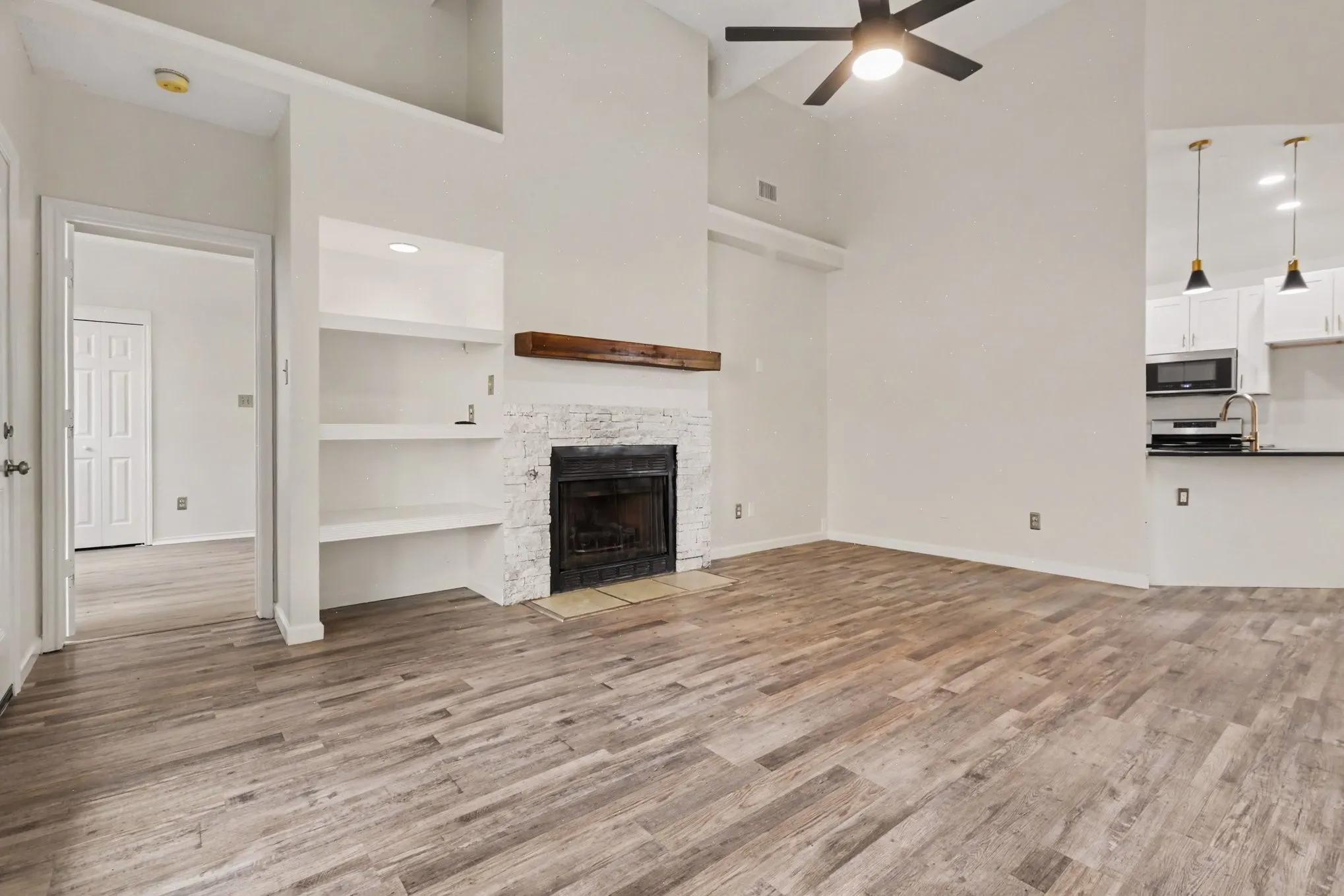 Single Family Residence For Sale in Denton County , 4337 Harvest Hill Road, Carrollton, Texas 75010, 2 Bedroom, 2 Bathroom, 2 Garage spaces, 1,215 Sqft, built in 1985, mls#21326573, Real Estate Agent in Carrollton, Homes For Sale in Denton county, Homes For Sale in Carrollton, Realtor in Carrollton Texas, Real Estate Brokerage Independent Realty Texas, Luminita Cordes Realtor