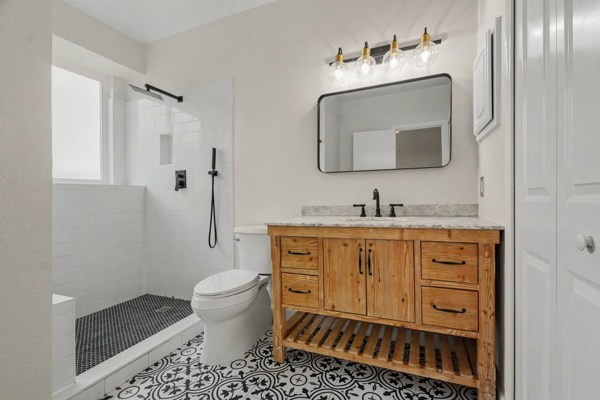 Single Family Residence For Sale in Denton County , 4337 Harvest Hill Road, Carrollton, Texas 75010, 2 Bedroom, 2 Bathroom, 2 Garage spaces, 1,215 Sqft, built in 1985, mls#21326573, Real Estate Agent in Carrollton, Homes For Sale in Denton county, Homes For Sale in Carrollton, Realtor in Carrollton Texas, Real Estate Brokerage Independent Realty Texas, Luminita Cordes Realtor