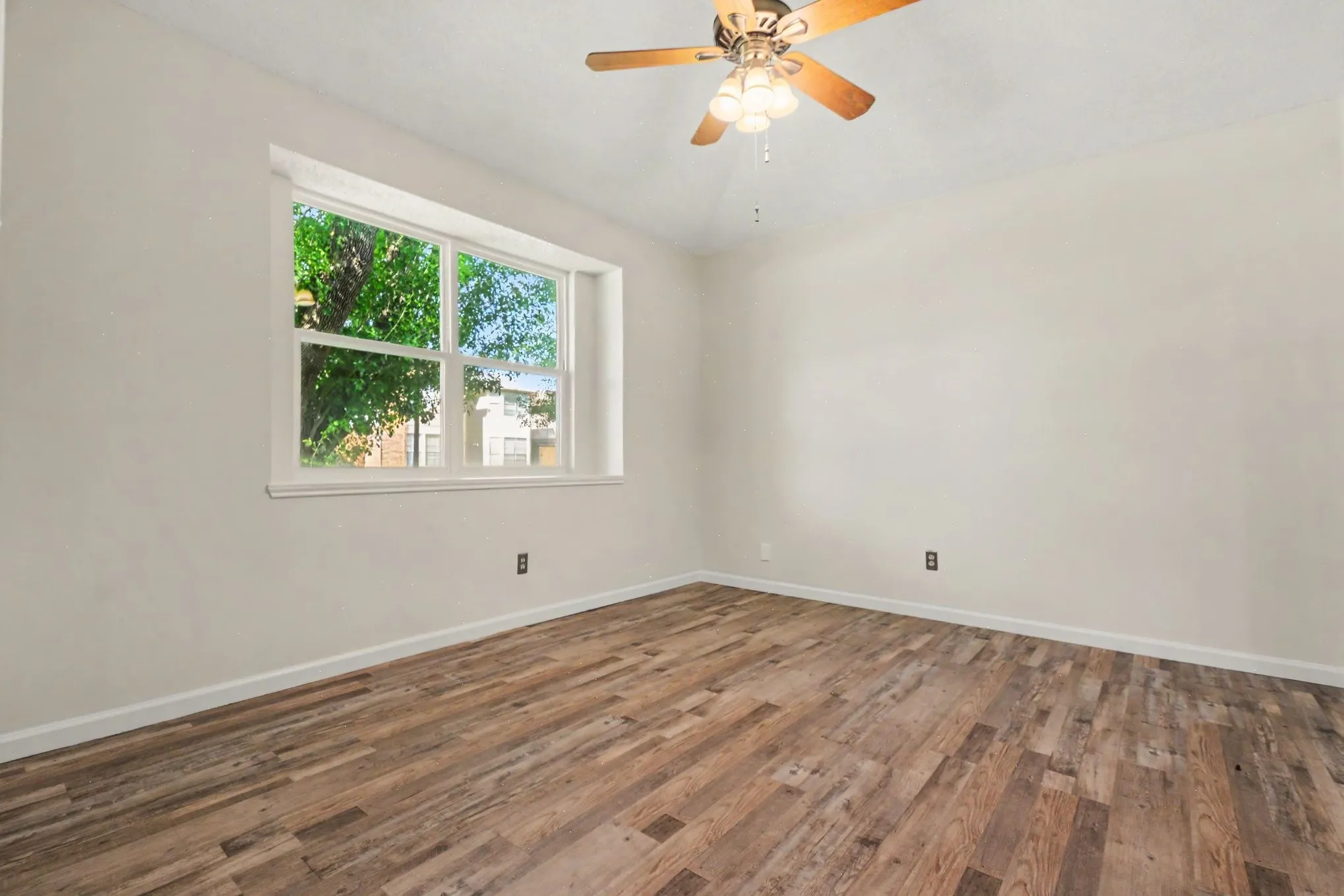 Single Family Residence For Sale in Denton County , 4337 Harvest Hill Road, Carrollton, Texas 75010, 2 Bedroom, 2 Bathroom, 2 Garage spaces, 1,215 Sqft, built in 1985, mls#21326573, Real Estate Agent in Carrollton, Homes For Sale in Denton county, Homes For Sale in Carrollton, Realtor in Carrollton Texas, Real Estate Brokerage Independent Realty Texas, Luminita Cordes Realtor