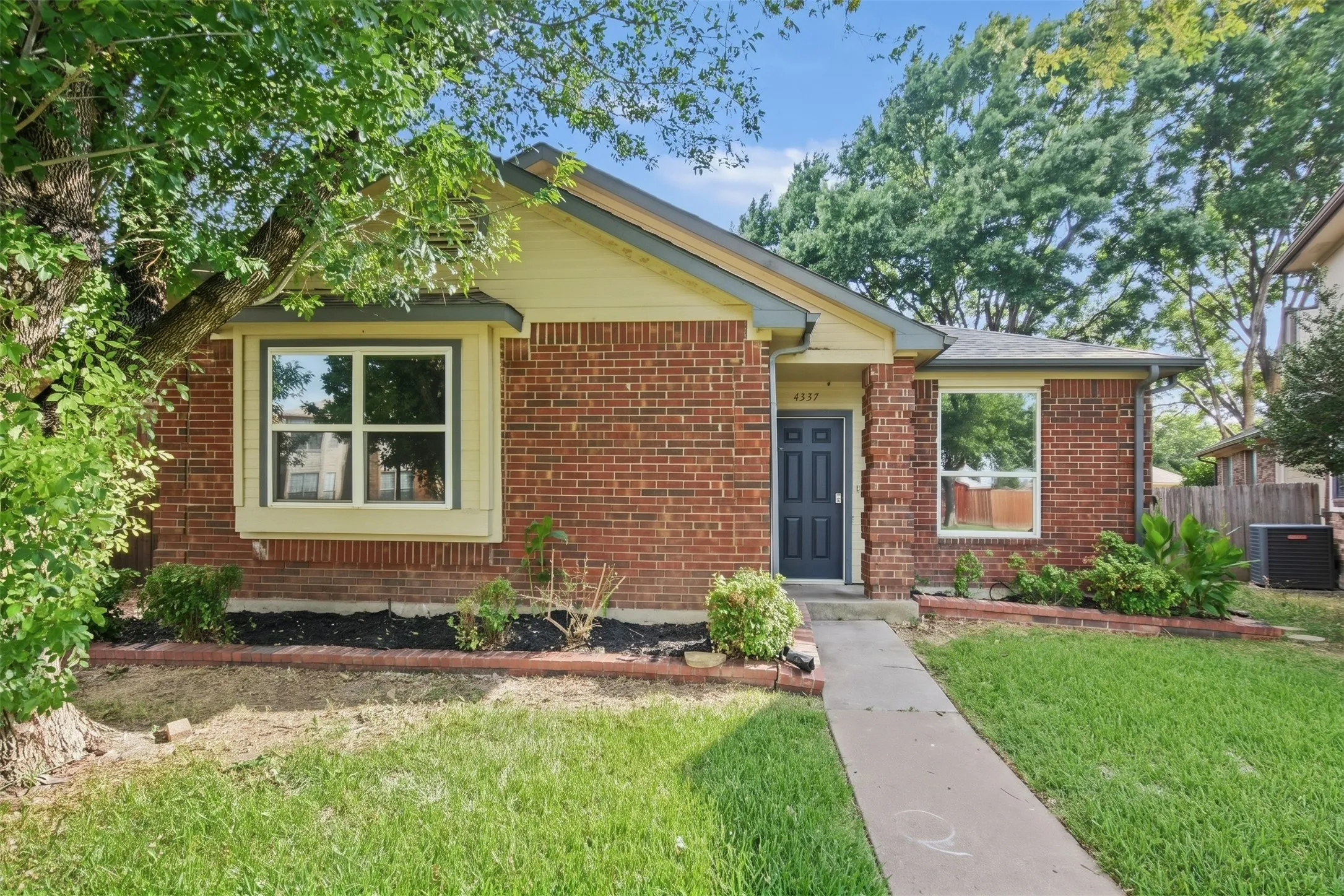 Single Family Residence For Sale in Denton County , 4337 Harvest Hill Road, Carrollton, Texas 75010, 2 Bedroom, 2 Bathroom, 2 Garage spaces, 1,215 Sqft, built in 1985, mls#21326573, Real Estate Agent in Carrollton, Homes For Sale in Denton county, Homes For Sale in Carrollton, Realtor in Carrollton Texas, Real Estate Brokerage Independent Realty Texas, Luminita Cordes Realtor