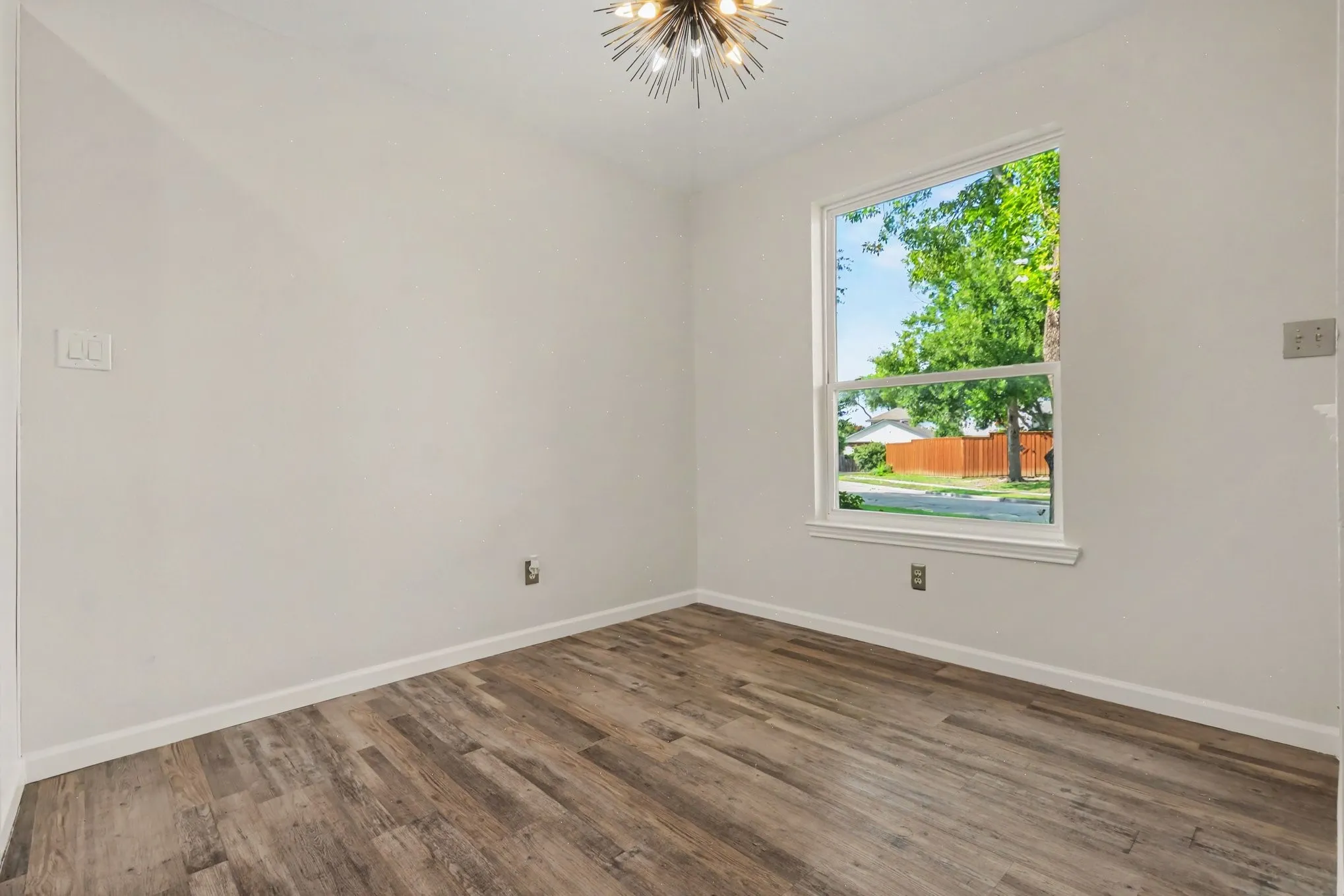 Single Family Residence For Sale in Denton County , 4337 Harvest Hill Road, Carrollton, Texas 75010, 2 Bedroom, 2 Bathroom, 2 Garage spaces, 1,215 Sqft, built in 1985, mls#21326573, Real Estate Agent in Carrollton, Homes For Sale in Denton county, Homes For Sale in Carrollton, Realtor in Carrollton Texas, Real Estate Brokerage Independent Realty Texas, Luminita Cordes Realtor