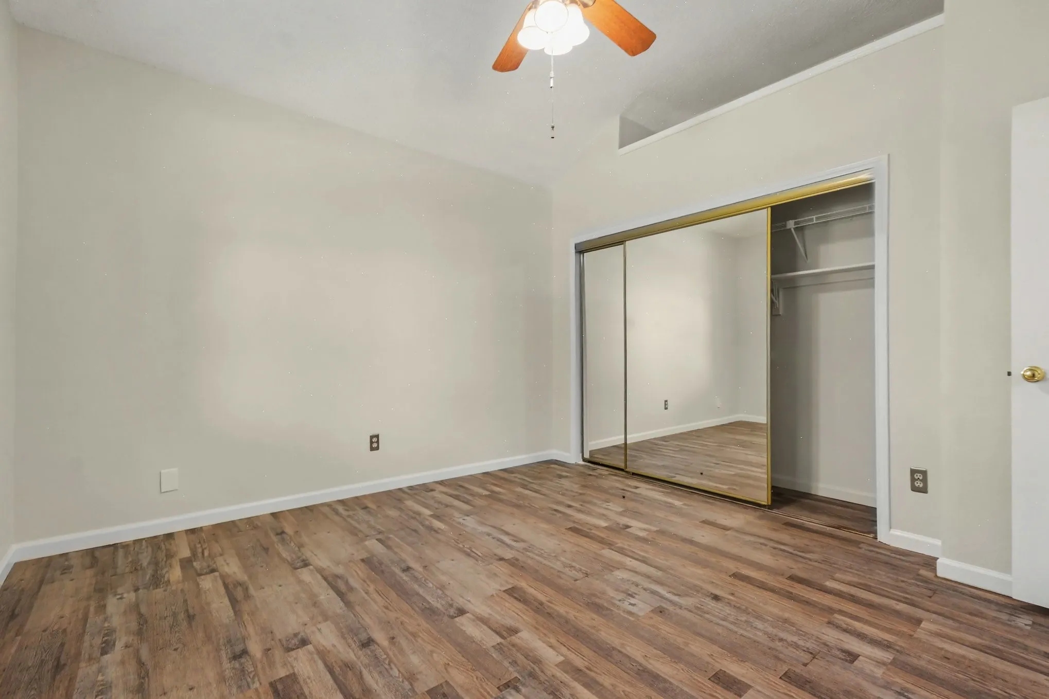 Single Family Residence For Sale in Denton County , 4337 Harvest Hill Road, Carrollton, Texas 75010, 2 Bedroom, 2 Bathroom, 2 Garage spaces, 1,215 Sqft, built in 1985, mls#21326573, Real Estate Agent in Carrollton, Homes For Sale in Denton county, Homes For Sale in Carrollton, Realtor in Carrollton Texas, Real Estate Brokerage Independent Realty Texas, Luminita Cordes Realtor