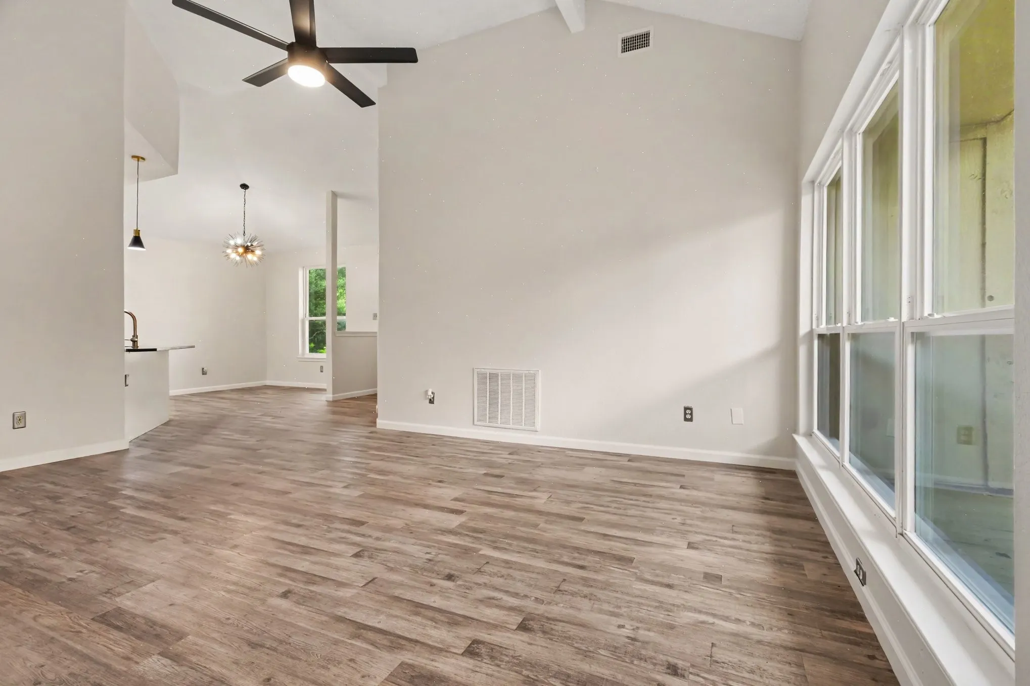 Single Family Residence For Sale in Denton County , 4337 Harvest Hill Road, Carrollton, Texas 75010, 2 Bedroom, 2 Bathroom, 2 Garage spaces, 1,215 Sqft, built in 1985, mls#21326573, Real Estate Agent in Carrollton, Homes For Sale in Denton county, Homes For Sale in Carrollton, Realtor in Carrollton Texas, Real Estate Brokerage Independent Realty Texas, Luminita Cordes Realtor