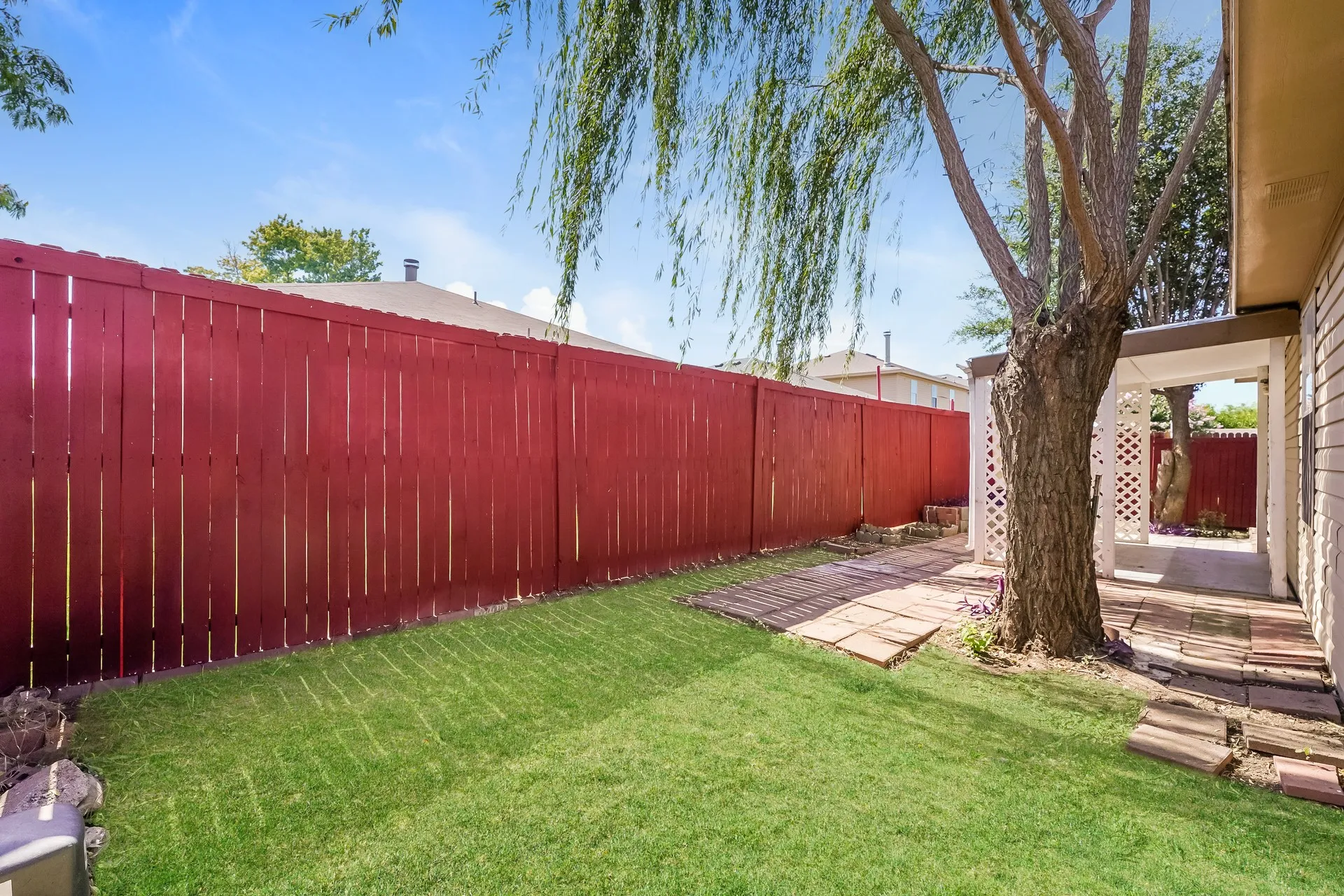 Single Family Residence For Sale in Tarrant County , 8717 Hunters Creek Drive, Fort Worth, Texas 76123, 4 Bedroom, 2 Bathroom, 2 Garage spaces, 2,085 Sqft, built in 2001, mls#21326903, Real Estate Agent in Fort Worth, Homes For Sale in Tarrant county, Homes For Sale in Fort Worth, Realtor in Fort Worth Texas, Real Estate Brokerage Independent Realty Texas, Luminita Cordes Realtor