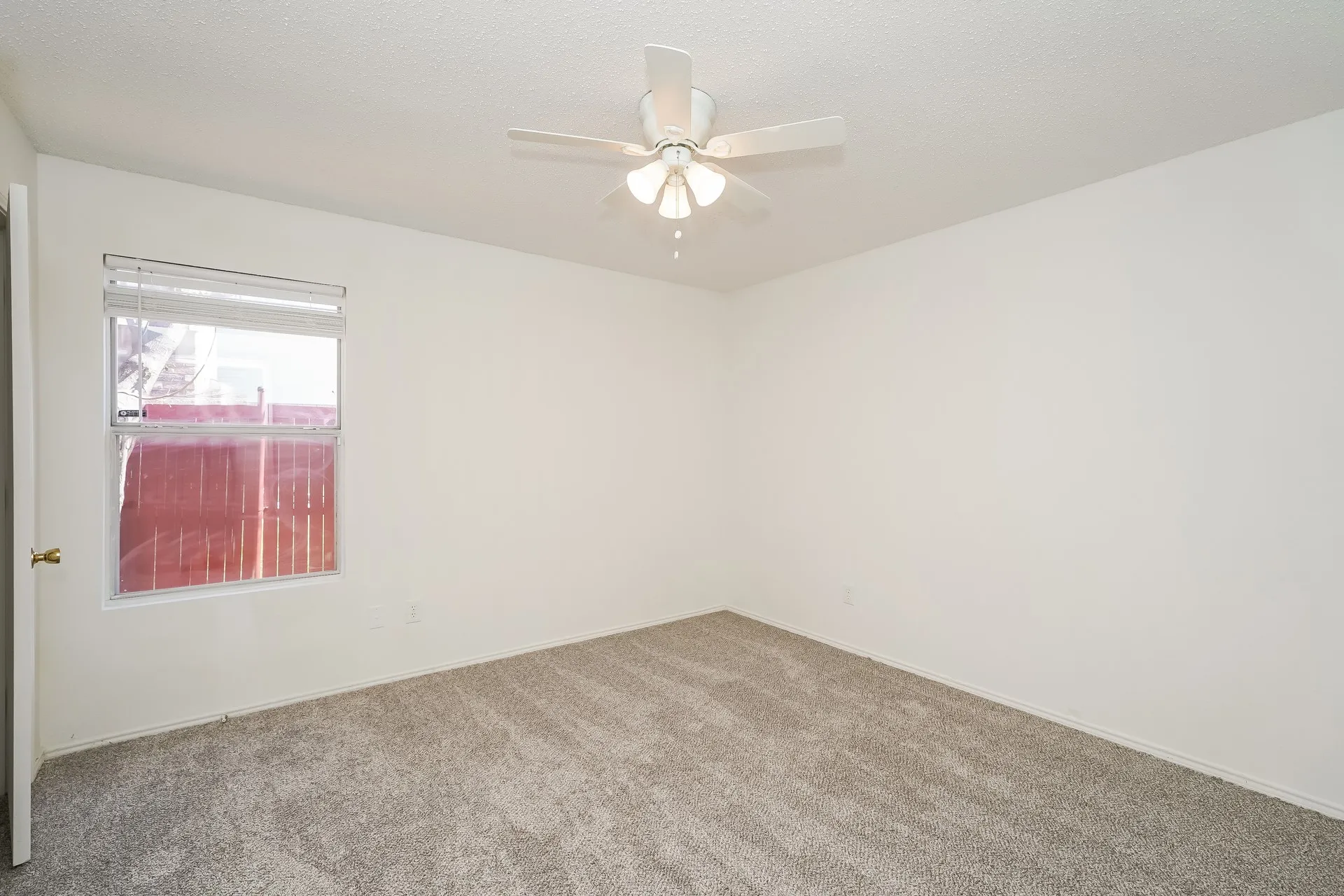 Single Family Residence For Sale in Tarrant County , 8717 Hunters Creek Drive, Fort Worth, Texas 76123, 4 Bedroom, 2 Bathroom, 2 Garage spaces, 2,085 Sqft, built in 2001, mls#21326903, Real Estate Agent in Fort Worth, Homes For Sale in Tarrant county, Homes For Sale in Fort Worth, Realtor in Fort Worth Texas, Real Estate Brokerage Independent Realty Texas, Luminita Cordes Realtor