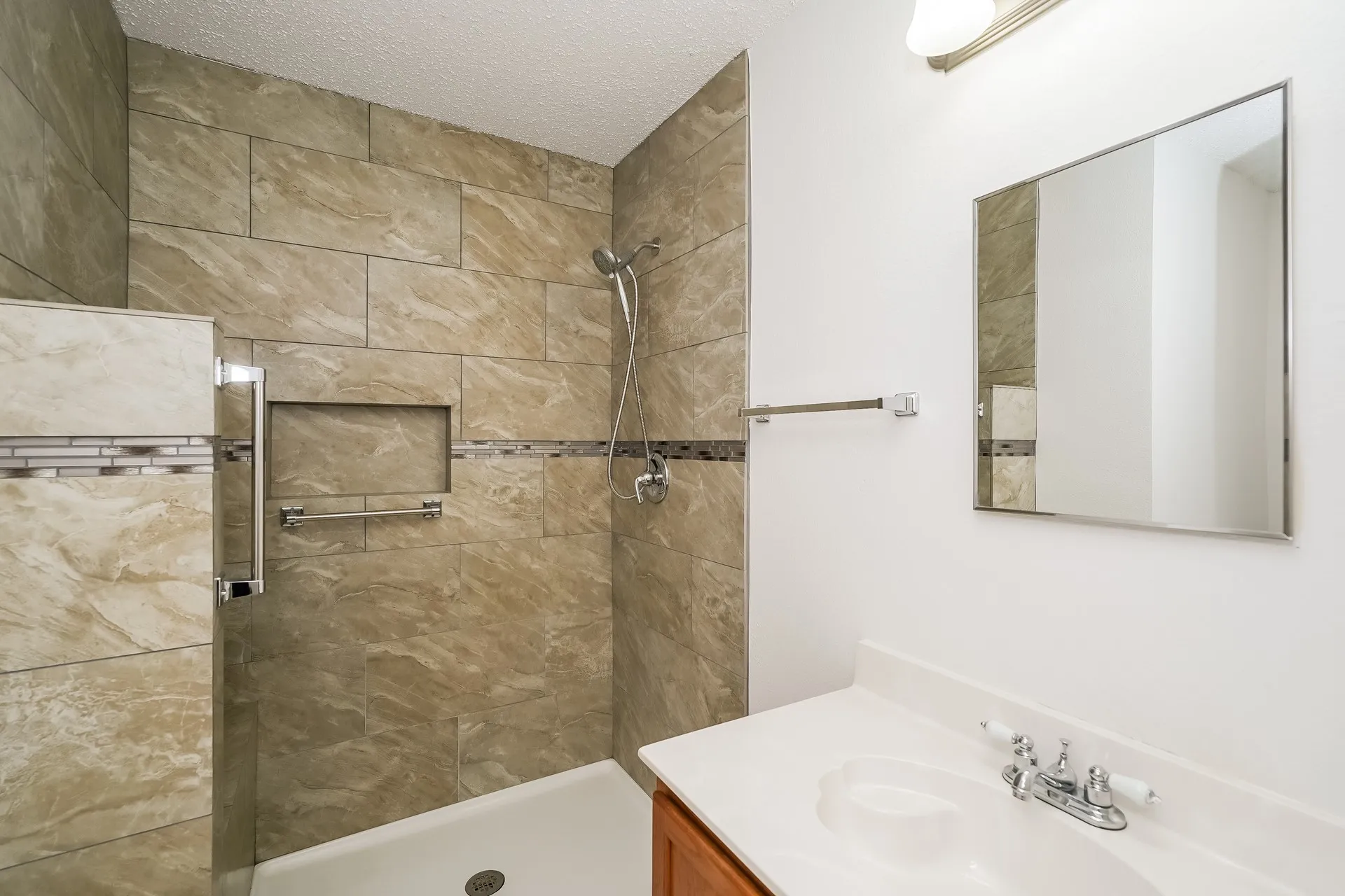 Single Family Residence For Sale in Tarrant County , 8717 Hunters Creek Drive, Fort Worth, Texas 76123, 4 Bedroom, 2 Bathroom, 2 Garage spaces, 2,085 Sqft, built in 2001, mls#21326903, Real Estate Agent in Fort Worth, Homes For Sale in Tarrant county, Homes For Sale in Fort Worth, Realtor in Fort Worth Texas, Real Estate Brokerage Independent Realty Texas, Luminita Cordes Realtor
