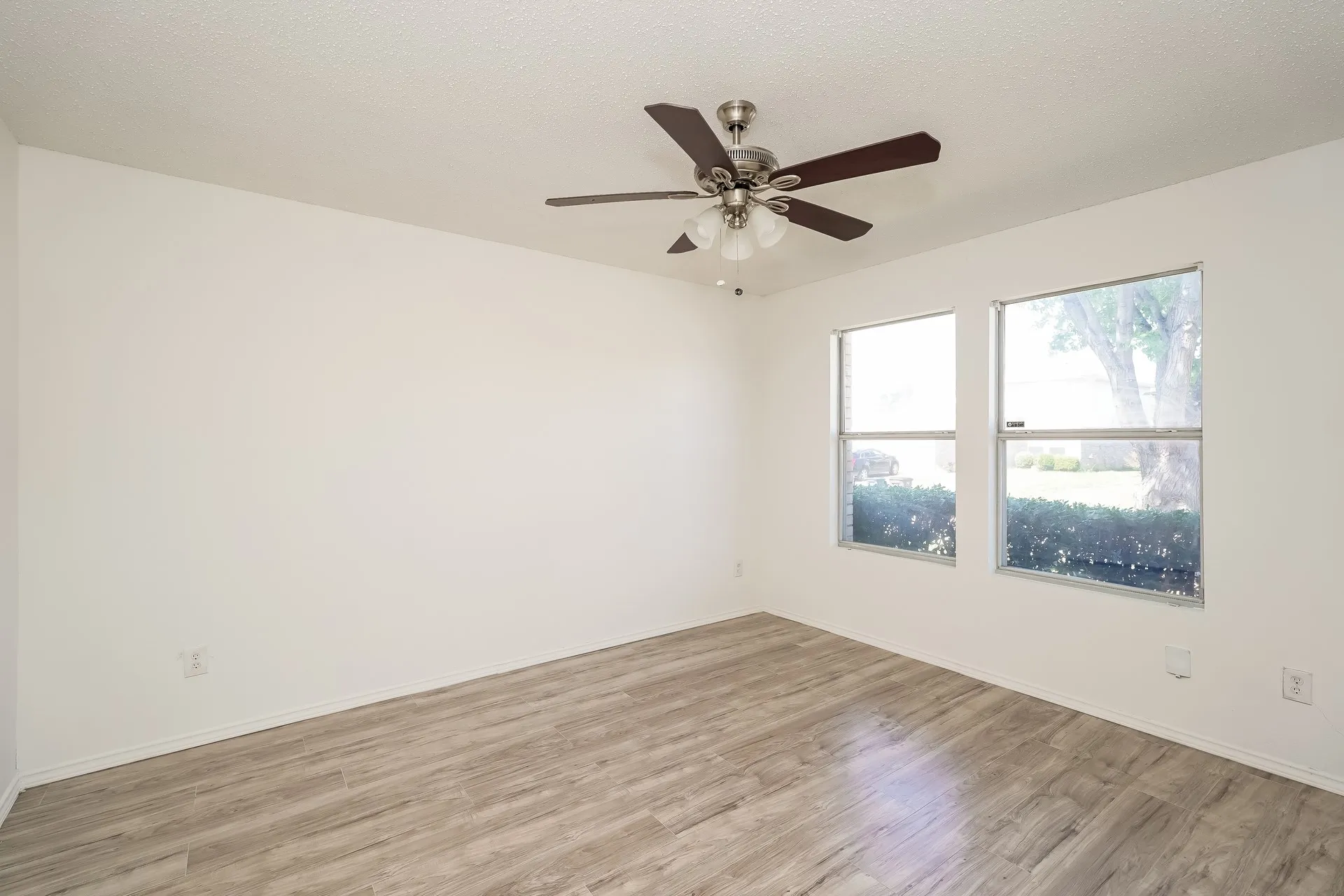 Single Family Residence For Sale in Tarrant County , 8717 Hunters Creek Drive, Fort Worth, Texas 76123, 4 Bedroom, 2 Bathroom, 2 Garage spaces, 2,085 Sqft, built in 2001, mls#21326903, Real Estate Agent in Fort Worth, Homes For Sale in Tarrant county, Homes For Sale in Fort Worth, Realtor in Fort Worth Texas, Real Estate Brokerage Independent Realty Texas, Luminita Cordes Realtor