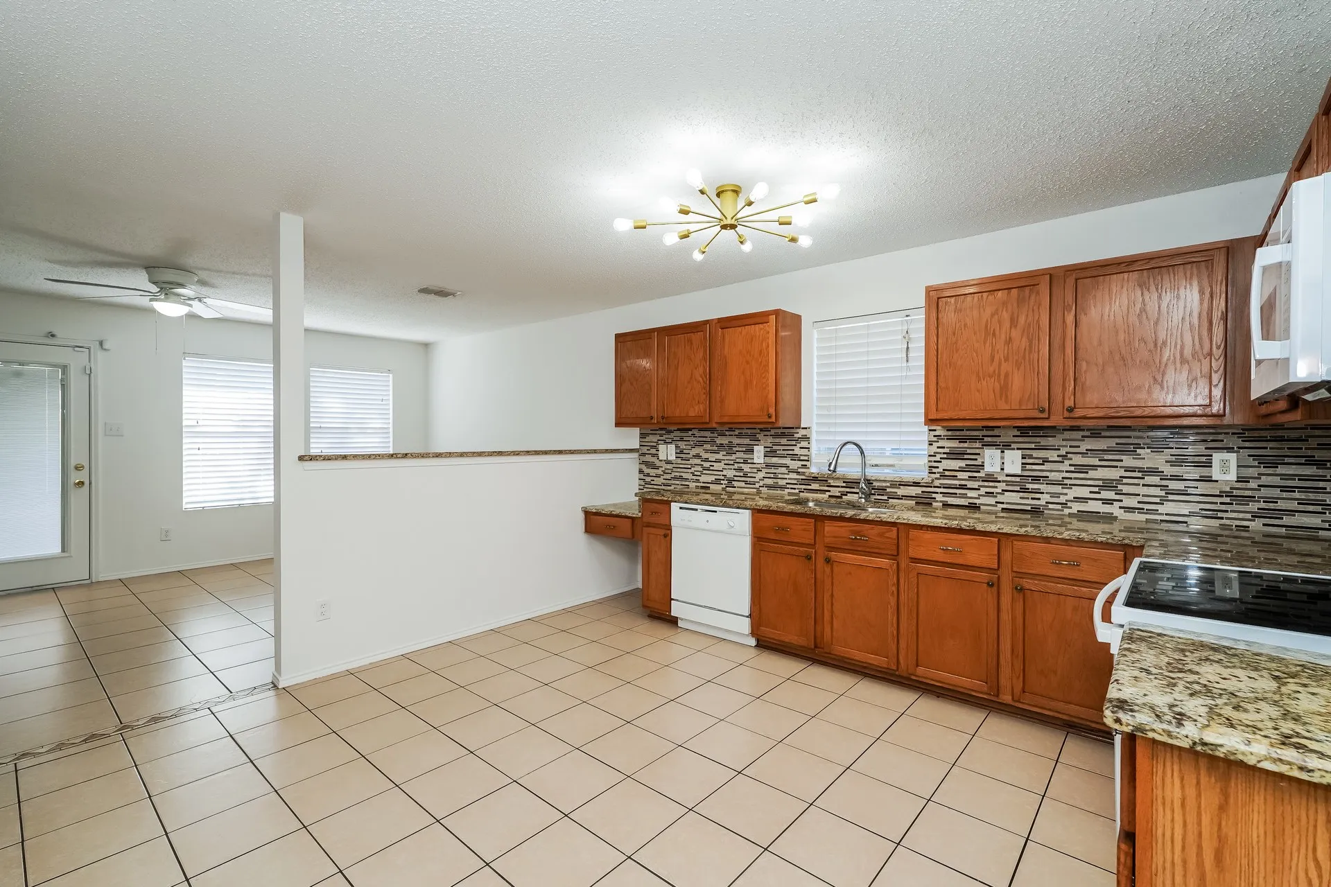 Single Family Residence For Sale in Tarrant County , 8717 Hunters Creek Drive, Fort Worth, Texas 76123, 4 Bedroom, 2 Bathroom, 2 Garage spaces, 2,085 Sqft, built in 2001, mls#21326903, Real Estate Agent in Fort Worth, Homes For Sale in Tarrant county, Homes For Sale in Fort Worth, Realtor in Fort Worth Texas, Real Estate Brokerage Independent Realty Texas, Luminita Cordes Realtor