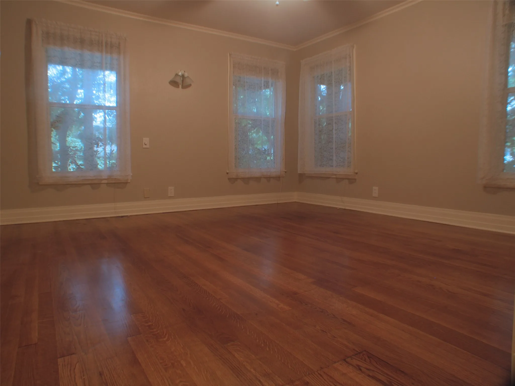 Single Family Residence For Rent in Denton County , 409 Jagoe Street, Denton, Texas 76201, 3 Bedrooms, 2 Bathrooms, Garage spaces, 1,328 Sqft, built in 1947, Price $1,895, mls#21326644, Real Estate Agent in Denton, Homes For Rent in Denton county, Homes For Rent in Denton, Realtor in Denton Texas, Real Estate Brokerage Independent Realty Texas, Luminita Cordes Realtor