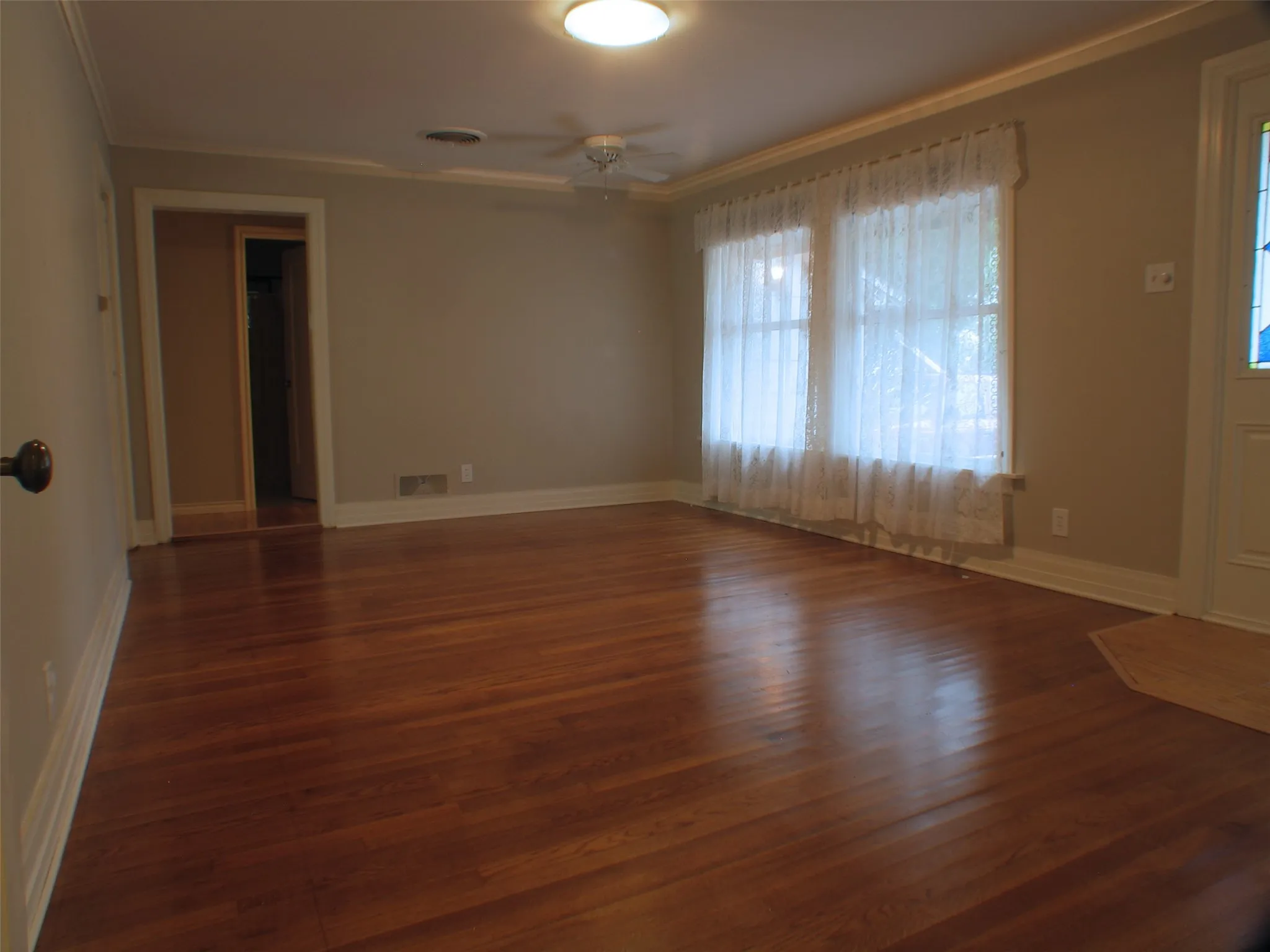 Single Family Residence For Rent in Denton County , 409 Jagoe Street, Denton, Texas 76201, 3 Bedrooms, 2 Bathrooms, Garage spaces, 1,328 Sqft, built in 1947, Price $1,895, mls#21326644, Real Estate Agent in Denton, Homes For Rent in Denton county, Homes For Rent in Denton, Realtor in Denton Texas, Real Estate Brokerage Independent Realty Texas, Luminita Cordes Realtor