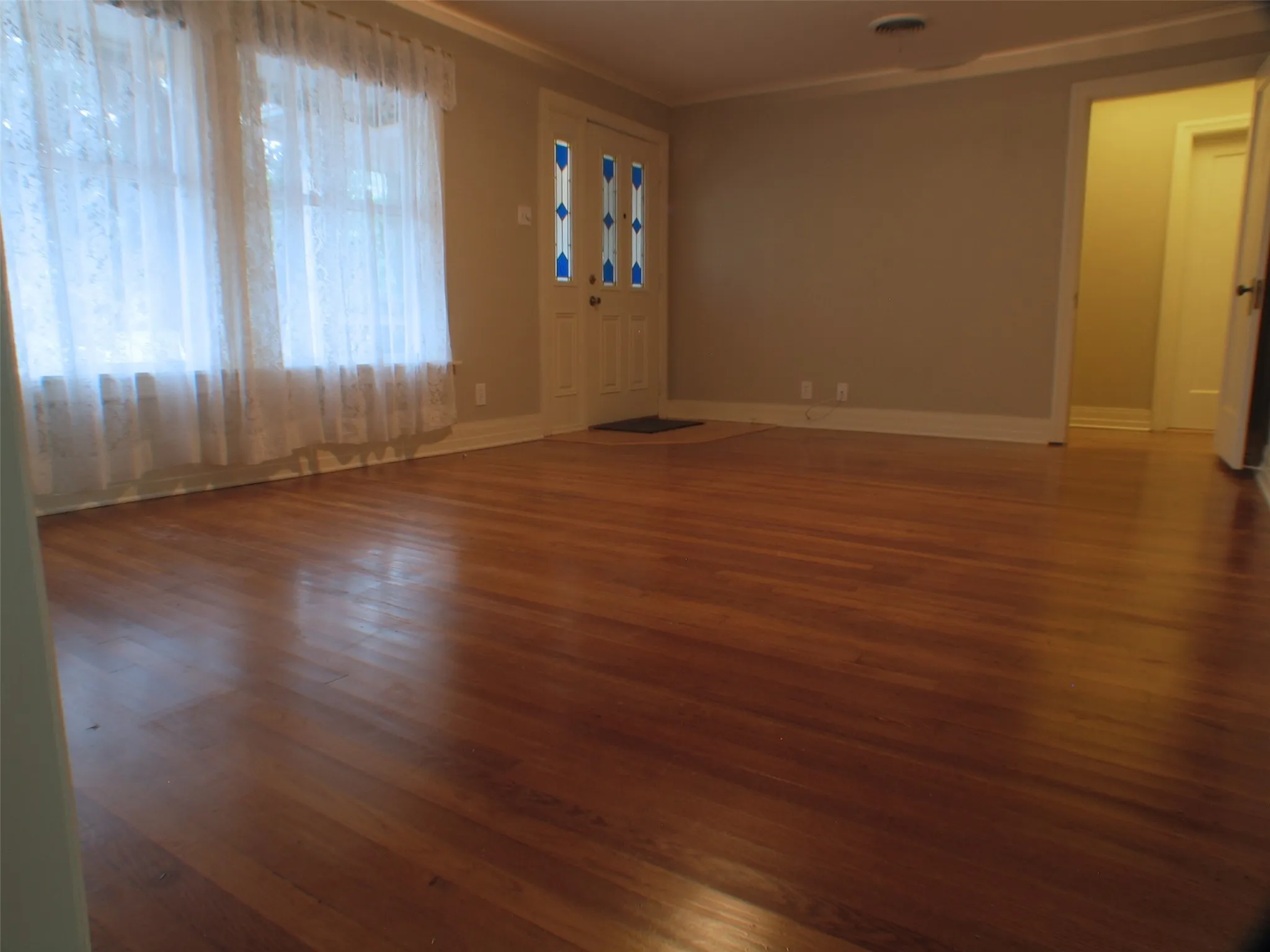 Single Family Residence For Rent in Denton County , 409 Jagoe Street, Denton, Texas 76201, 3 Bedrooms, 2 Bathrooms, Garage spaces, 1,328 Sqft, built in 1947, Price $1,895, mls#21326644, Real Estate Agent in Denton, Homes For Rent in Denton county, Homes For Rent in Denton, Realtor in Denton Texas, Real Estate Brokerage Independent Realty Texas, Luminita Cordes Realtor