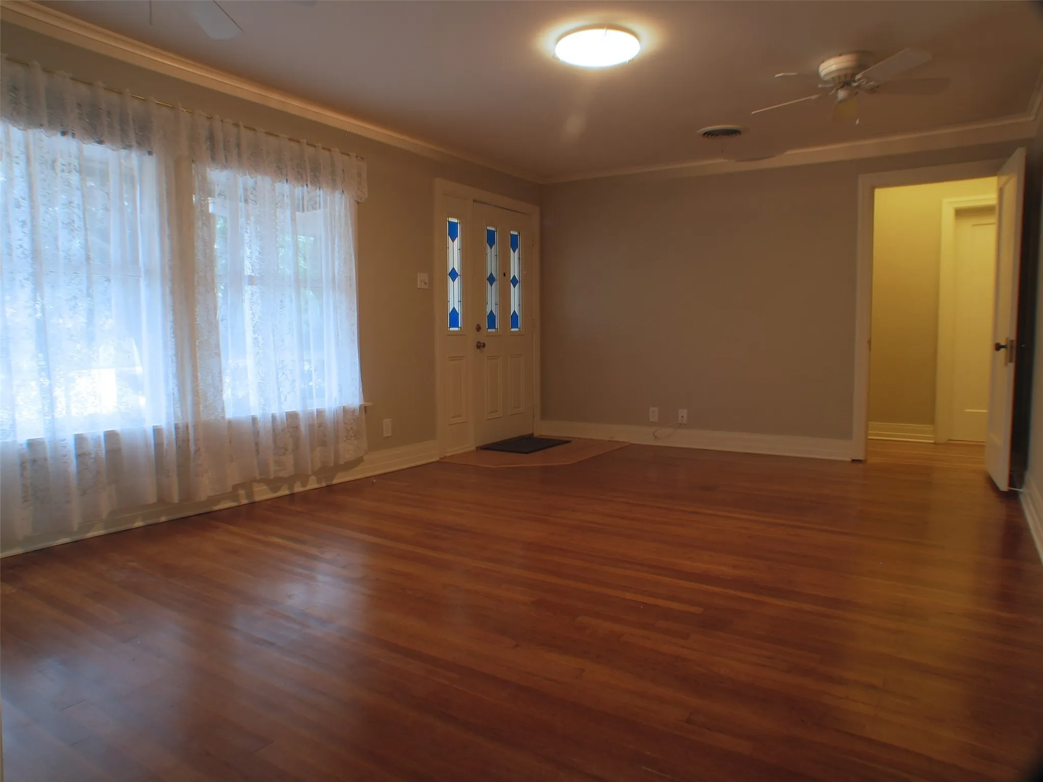 Single Family Residence For Rent in Denton County , 409 Jagoe Street, Denton, Texas 76201, 3 Bedrooms, 2 Bathrooms, Garage spaces, 1,328 Sqft, built in 1947, Price $1,895, mls#21326644, Real Estate Agent in Denton, Homes For Rent in Denton county, Homes For Rent in Denton, Realtor in Denton Texas, Real Estate Brokerage Independent Realty Texas, Luminita Cordes Realtor
