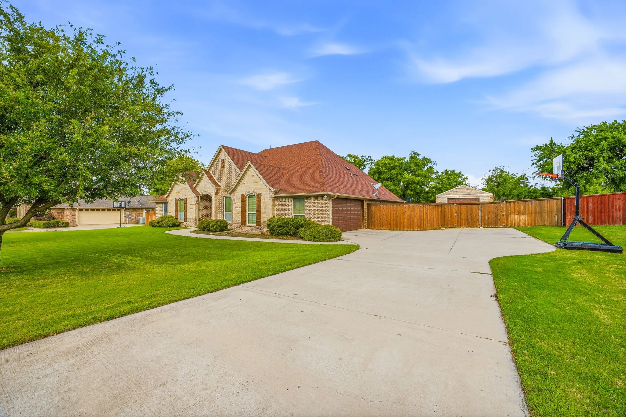Single Family Residence For Sale in Erath County , 1035 Walking Horse Drive, Stephenville, Texas 76401, 4 Bedroom, 3 Bathroom, 2 Garage spaces, 2,306 Sqft, built in 2014, mls#21326870, Real Estate Agent in Stephenville, Homes For Sale in Erath county, Homes For Sale in Stephenville, Realtor in Stephenville Texas, Real Estate Brokerage Independent Realty Texas, Luminita Cordes Realtor