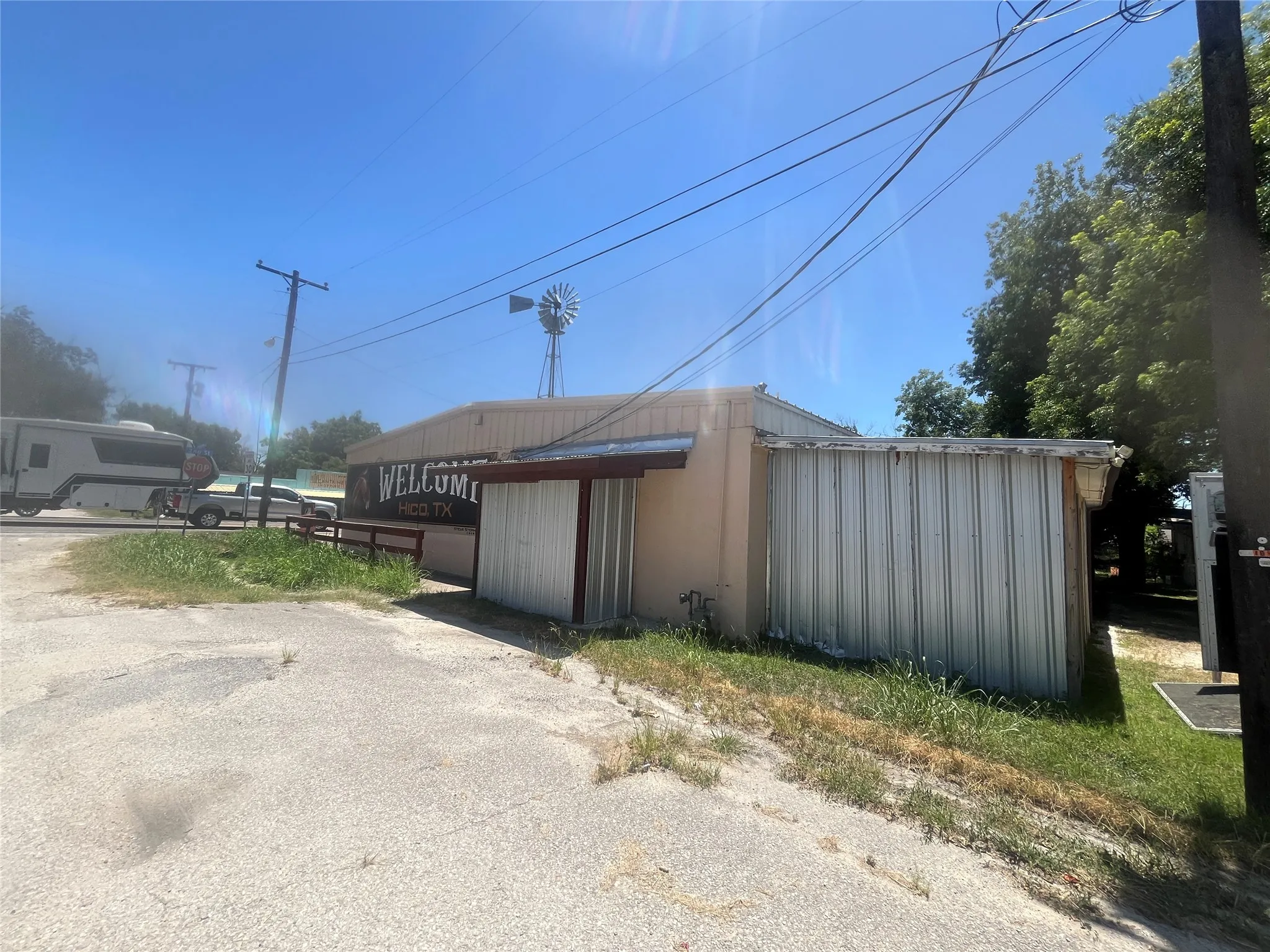 Retail For Sale in Hamilton County , 406 N Second Street, Hico, Texas 76457, 0, 0, Garage spaces, 0 Sqft, built in 1983, mls#21326917, Real Estate Agent in Hico, Homes For Sale in Hamilton county, Homes For Sale in Hico, Realtor in Hico Texas, Real Estate Brokerage Independent Realty Texas, Luminita Cordes Realtor