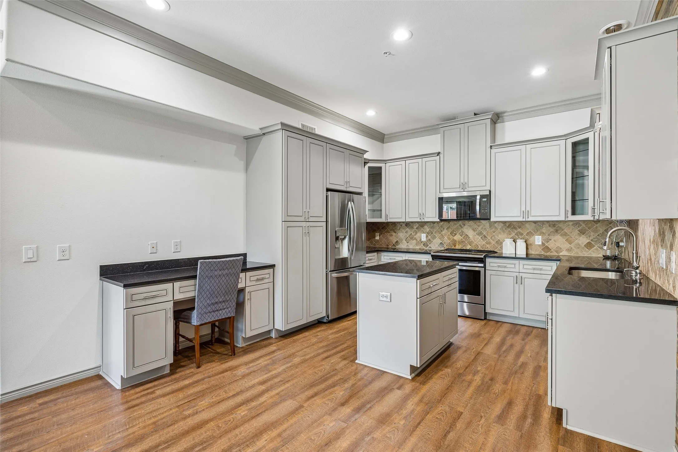 Condominium For Sale in Johnson County , 1325 Summerset Lane, Burleson, Texas 76028, 3 Bedroom, 3 Bathroom, 2 Garage spaces, 1,960 Sqft, built in 2018, mls#21325649, Real Estate Agent in Burleson, Homes For Sale in Johnson county, Homes For Sale in Burleson, Realtor in Burleson Texas, Real Estate Brokerage Independent Realty Texas, Luminita Cordes Realtor