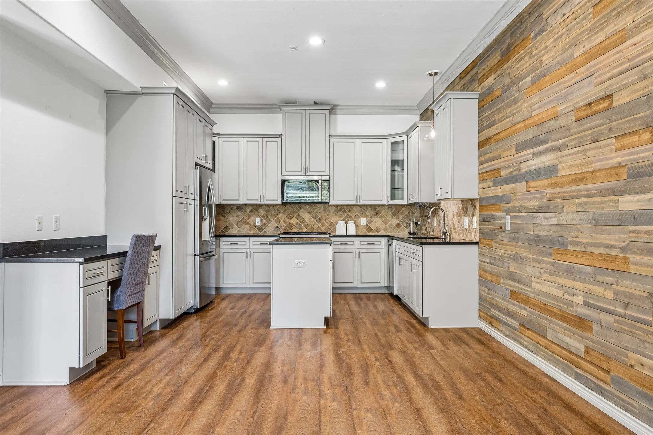 Condominium For Sale in Johnson County , 1325 Summerset Lane, Burleson, Texas 76028, 3 Bedroom, 3 Bathroom, 2 Garage spaces, 1,960 Sqft, built in 2018, mls#21325649, Real Estate Agent in Burleson, Homes For Sale in Johnson county, Homes For Sale in Burleson, Realtor in Burleson Texas, Real Estate Brokerage Independent Realty Texas, Luminita Cordes Realtor