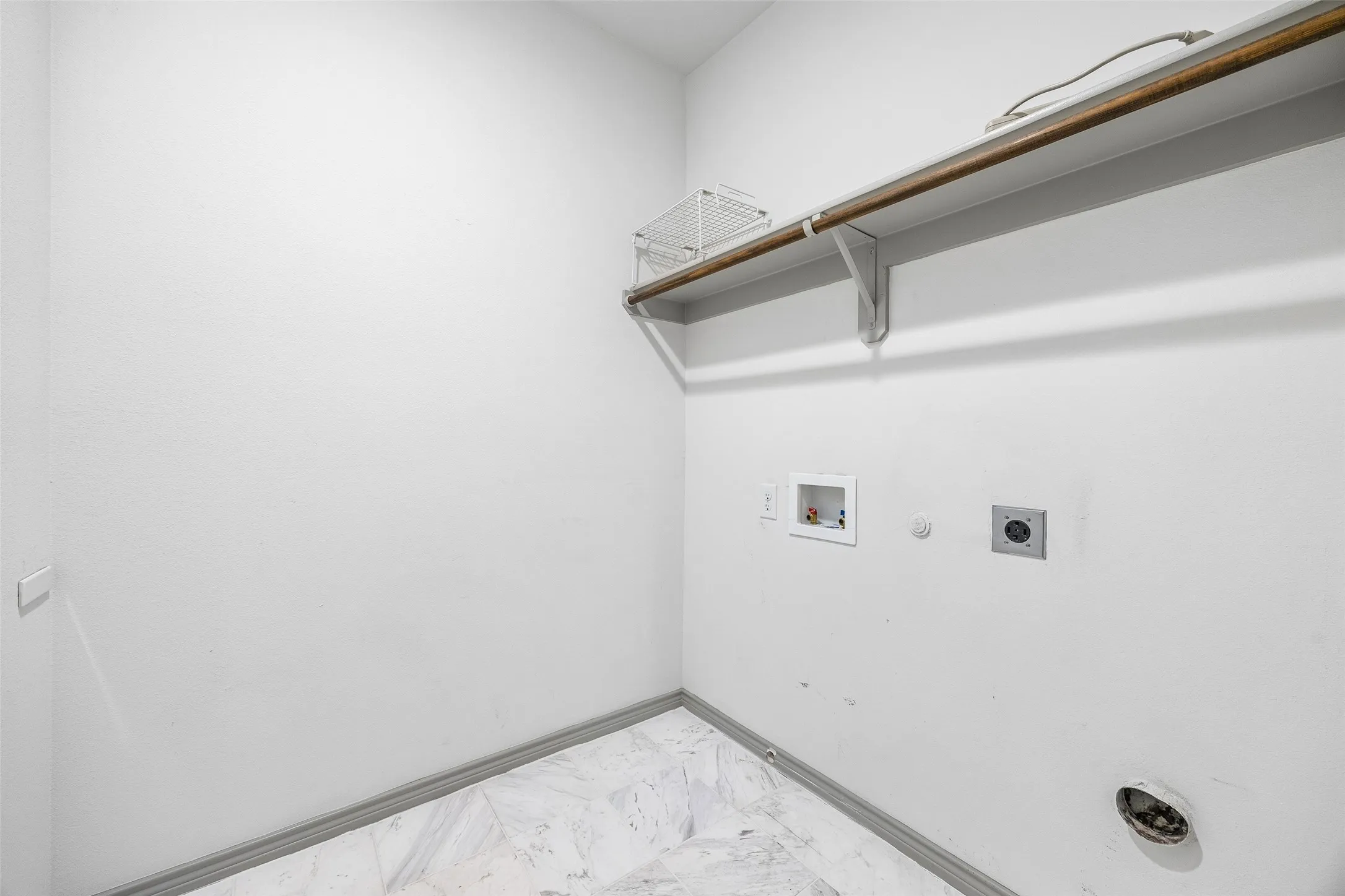 Condominium For Sale in Johnson County , 1325 Summerset Lane, Burleson, Texas 76028, 3 Bedroom, 3 Bathroom, 2 Garage spaces, 1,960 Sqft, built in 2018, mls#21325649, Real Estate Agent in Burleson, Homes For Sale in Johnson county, Homes For Sale in Burleson, Realtor in Burleson Texas, Real Estate Brokerage Independent Realty Texas, Luminita Cordes Realtor