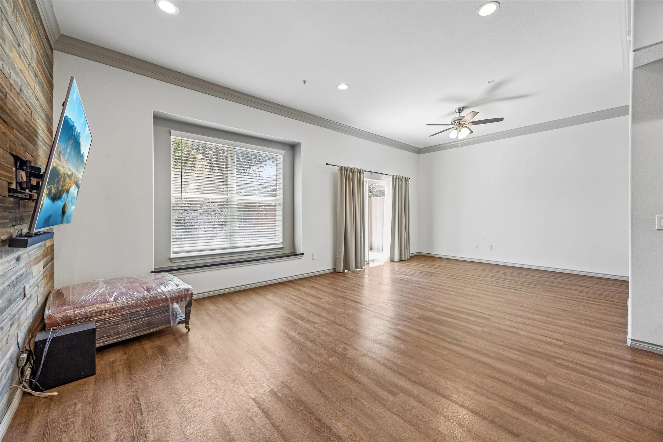 Condominium For Sale in Johnson County , 1325 Summerset Lane, Burleson, Texas 76028, 3 Bedroom, 3 Bathroom, 2 Garage spaces, 1,960 Sqft, built in 2018, mls#21325649, Real Estate Agent in Burleson, Homes For Sale in Johnson county, Homes For Sale in Burleson, Realtor in Burleson Texas, Real Estate Brokerage Independent Realty Texas, Luminita Cordes Realtor
