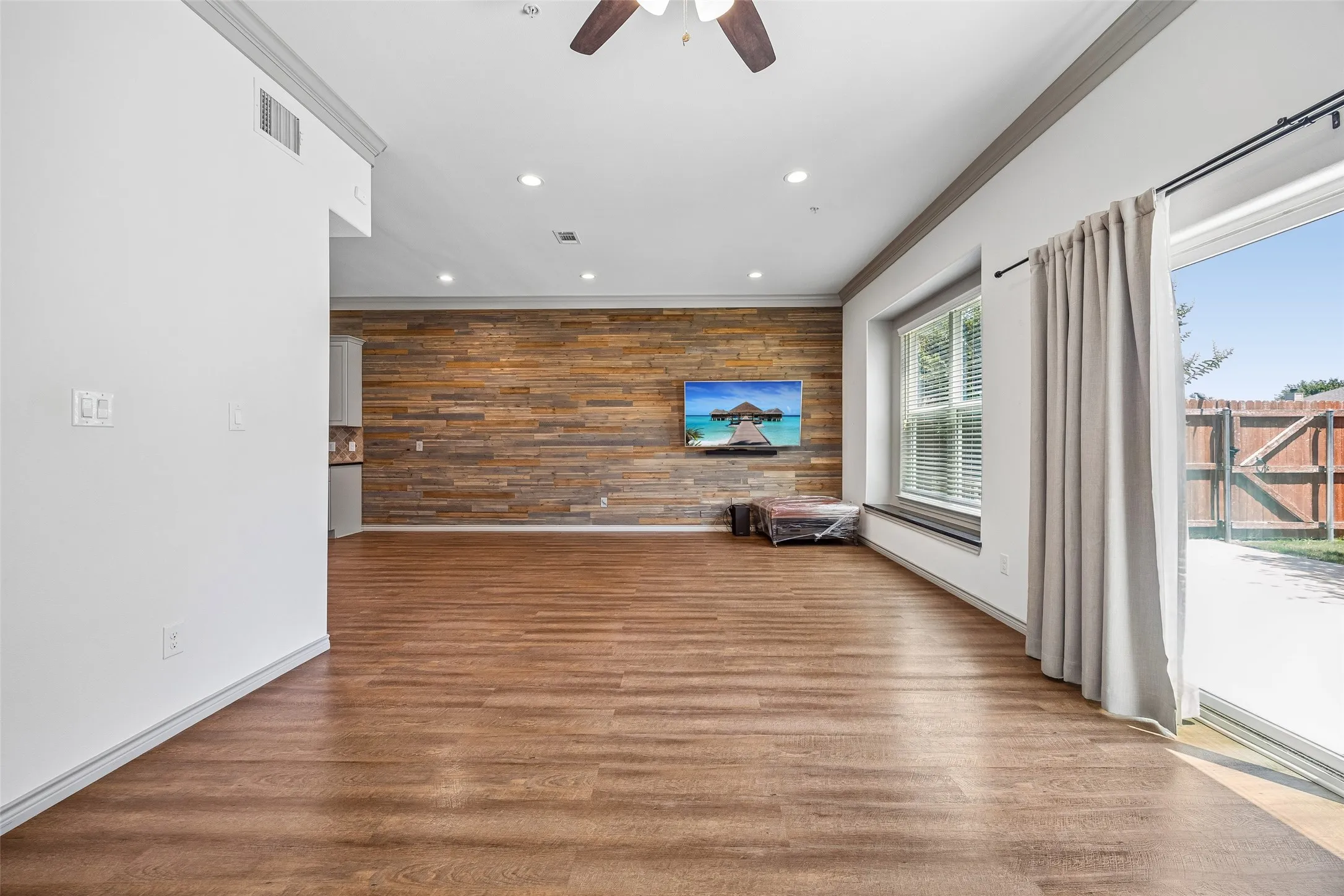 Condominium For Sale in Johnson County , 1325 Summerset Lane, Burleson, Texas 76028, 3 Bedroom, 3 Bathroom, 2 Garage spaces, 1,960 Sqft, built in 2018, mls#21325649, Real Estate Agent in Burleson, Homes For Sale in Johnson county, Homes For Sale in Burleson, Realtor in Burleson Texas, Real Estate Brokerage Independent Realty Texas, Luminita Cordes Realtor