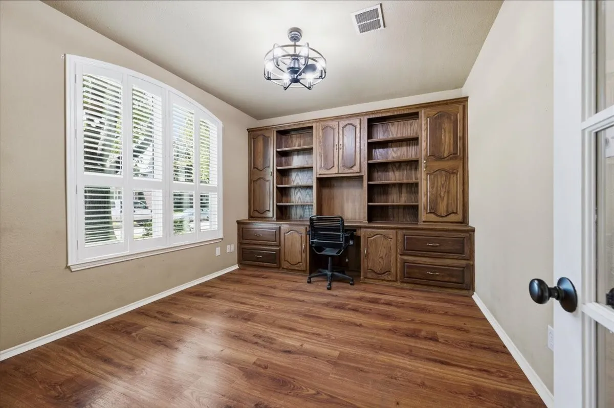 Single Family Residence For Sale in Dallas County , 536 Forest Hill Drive, Coppell, Texas 75019, 4 Bedroom, 3 Bathroom, 2 Garage spaces, 2,572 Sqft, built in 1998, mls#21326919, Real Estate Agent in Coppell, Homes For Sale in Dallas county, Homes For Sale in Coppell, Realtor in Coppell Texas, Real Estate Brokerage Independent Realty Texas, Luminita Cordes Realtor
