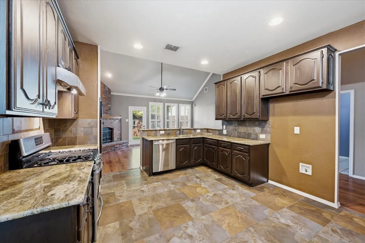 Single Family Residence For Sale in Dallas County , 536 Forest Hill Drive, Coppell, Texas 75019, 4 Bedroom, 3 Bathroom, 2 Garage spaces, 2,572 Sqft, built in 1998, mls#21326919, Real Estate Agent in Coppell, Homes For Sale in Dallas county, Homes For Sale in Coppell, Realtor in Coppell Texas, Real Estate Brokerage Independent Realty Texas, Luminita Cordes Realtor
