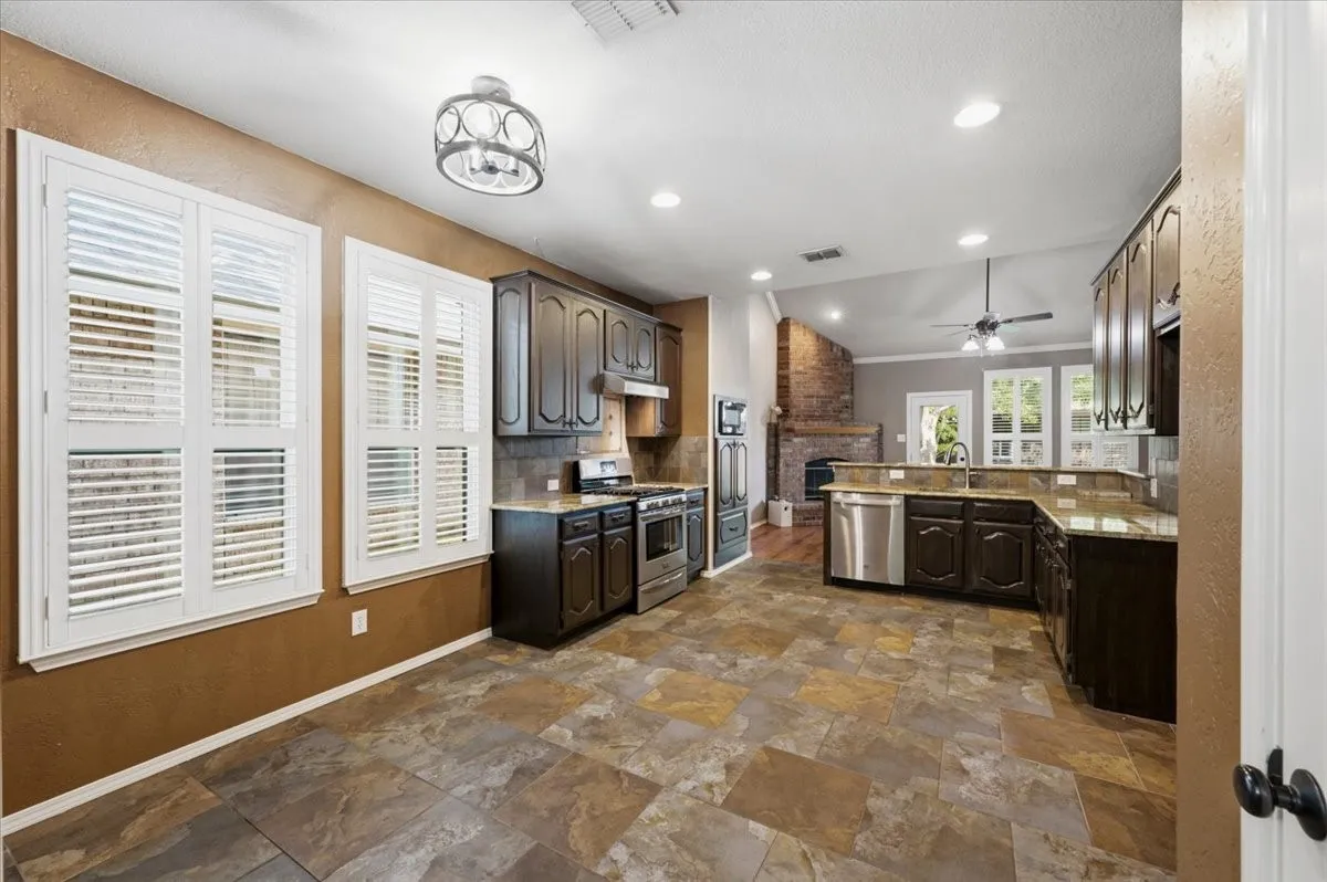 Single Family Residence For Sale in Dallas County , 536 Forest Hill Drive, Coppell, Texas 75019, 4 Bedroom, 3 Bathroom, 2 Garage spaces, 2,572 Sqft, built in 1998, mls#21326919, Real Estate Agent in Coppell, Homes For Sale in Dallas county, Homes For Sale in Coppell, Realtor in Coppell Texas, Real Estate Brokerage Independent Realty Texas, Luminita Cordes Realtor