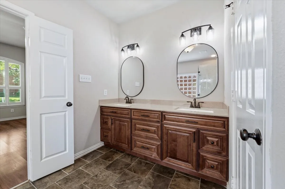 Single Family Residence For Sale in Dallas County , 536 Forest Hill Drive, Coppell, Texas 75019, 4 Bedroom, 3 Bathroom, 2 Garage spaces, 2,572 Sqft, built in 1998, mls#21326919, Real Estate Agent in Coppell, Homes For Sale in Dallas county, Homes For Sale in Coppell, Realtor in Coppell Texas, Real Estate Brokerage Independent Realty Texas, Luminita Cordes Realtor
