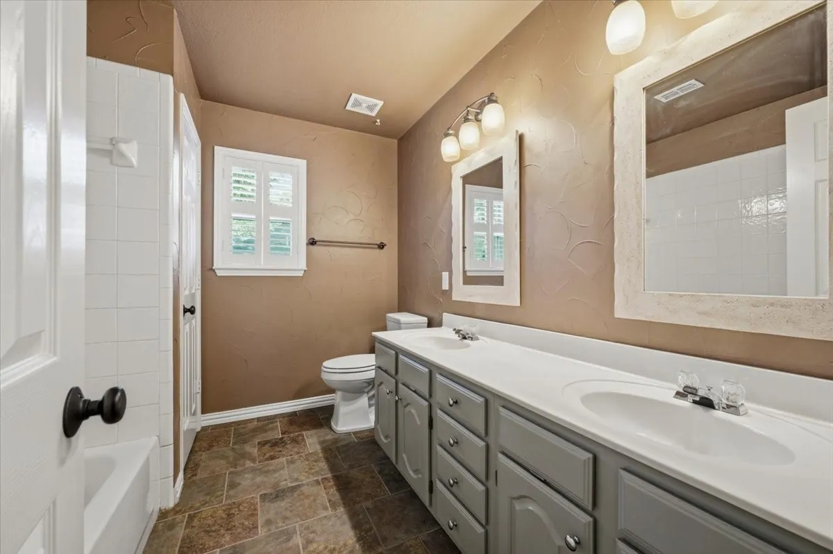 Hall bath upstairs