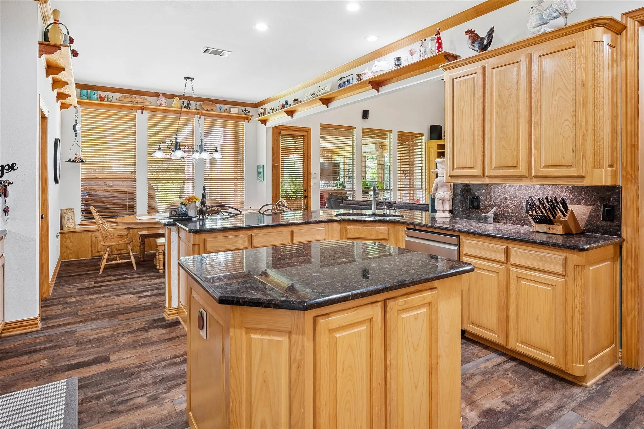 Single Family Residence For Sale in Denton County , 900 Coral Cove, Oak Point, Texas 75068, 6 Bedroom, 4 Bathroom, 3 Garage spaces, 4,816 Sqft, built in 1996, mls#21324974, Real Estate Agent in Oak Point, Homes For Sale in Denton county, Homes For Sale in Oak Point, Realtor in Oak Point Texas, Real Estate Brokerage Independent Realty Texas, Luminita Cordes Realtor