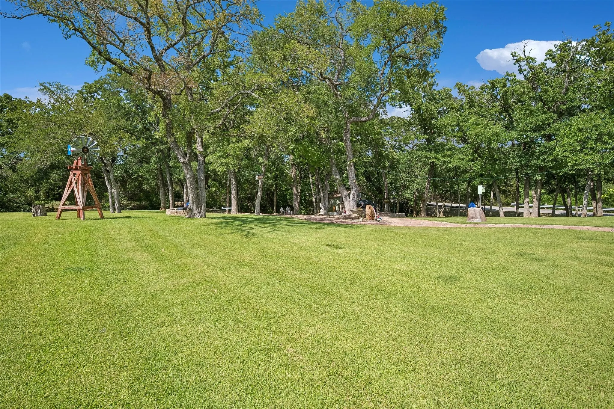 Single Family Residence For Sale in Denton County , 900 Coral Cove, Oak Point, Texas 75068, 6 Bedroom, 4 Bathroom, 3 Garage spaces, 4,816 Sqft, built in 1996, mls#21324974, Real Estate Agent in Oak Point, Homes For Sale in Denton county, Homes For Sale in Oak Point, Realtor in Oak Point Texas, Real Estate Brokerage Independent Realty Texas, Luminita Cordes Realtor