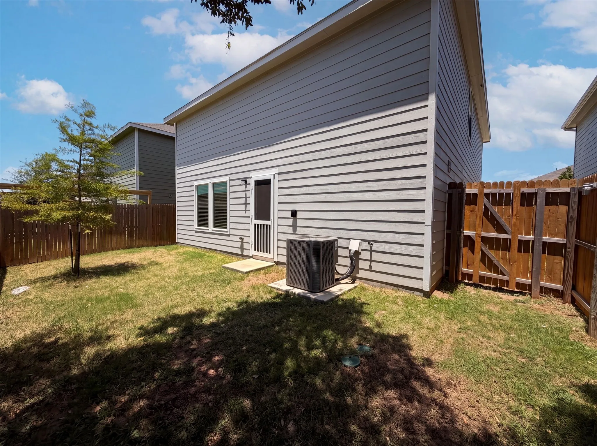 Single Family Residence For Sale in Dallas County , 2972 Audles Lane, Dallas, Texas 75212, 4 Bedroom, 3 Bathroom, 2 Garage spaces, 1,739 Sqft, built in 2023, mls#21326925, Real Estate Agent in Dallas, Homes For Sale in Dallas county, Homes For Sale in Dallas, Realtor in Dallas Texas, Real Estate Brokerage Independent Realty Texas, Luminita Cordes Realtor