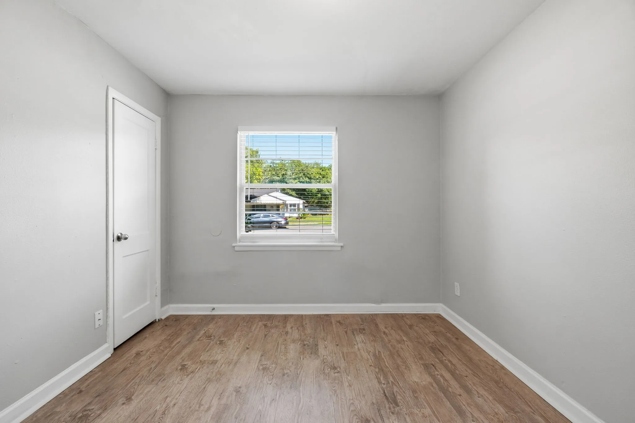 Single Family Residence For Sale in Dallas County , 4311 Scottsdale Drive, Mesquite, Texas 75150, 3 Bedroom, 1 Bathroom, 1 Garage spaces, 1,011 Sqft, built in 1956, mls#21299199, Real Estate Agent in Mesquite, Homes For Sale in Dallas county, Homes For Sale in Mesquite, Realtor in Mesquite Texas, Real Estate Brokerage Independent Realty Texas, Luminita Cordes Realtor