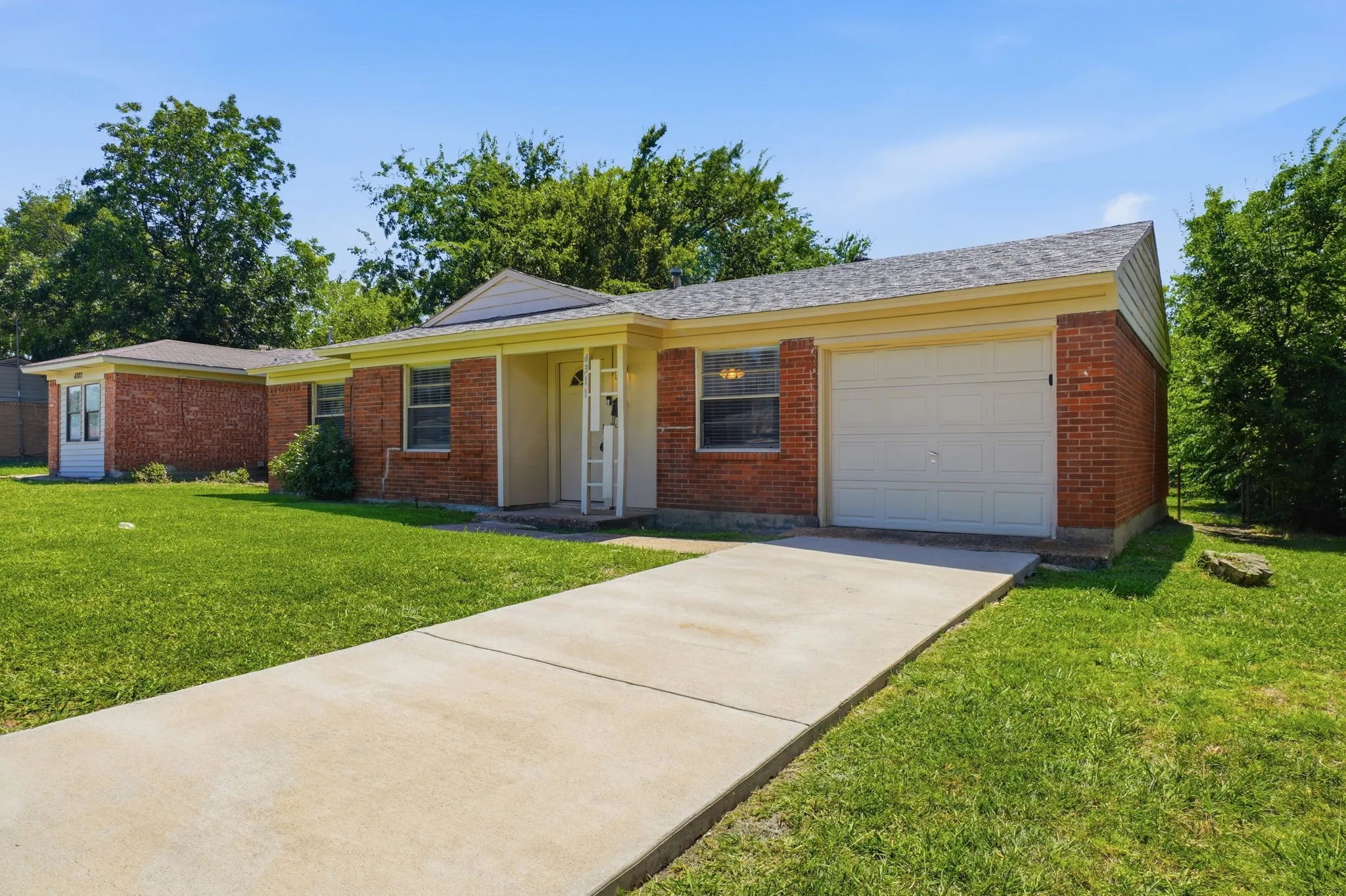 Single Family Residence For Sale in Dallas County , 4311 Scottsdale Drive, Mesquite, Texas 75150, 3 Bedroom, 1 Bathroom, 1 Garage spaces, 1,011 Sqft, built in 1956, mls#21299199, Real Estate Agent in Mesquite, Homes For Sale in Dallas county, Homes For Sale in Mesquite, Realtor in Mesquite Texas, Real Estate Brokerage Independent Realty Texas, Luminita Cordes Realtor