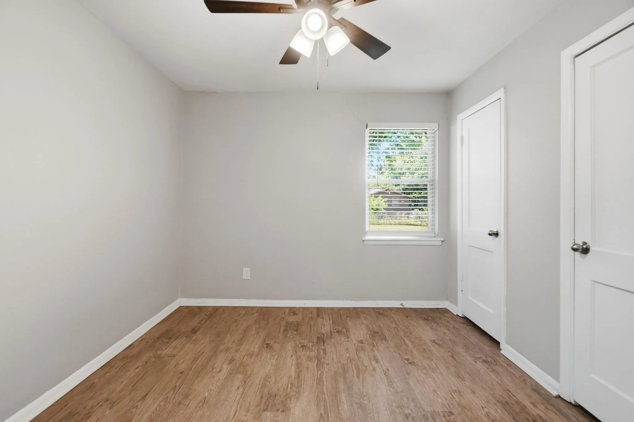 Single Family Residence For Sale in Dallas County , 4311 Scottsdale Drive, Mesquite, Texas 75150, 3 Bedroom, 1 Bathroom, 1 Garage spaces, 1,011 Sqft, built in 1956, mls#21299199, Real Estate Agent in Mesquite, Homes For Sale in Dallas county, Homes For Sale in Mesquite, Realtor in Mesquite Texas, Real Estate Brokerage Independent Realty Texas, Luminita Cordes Realtor