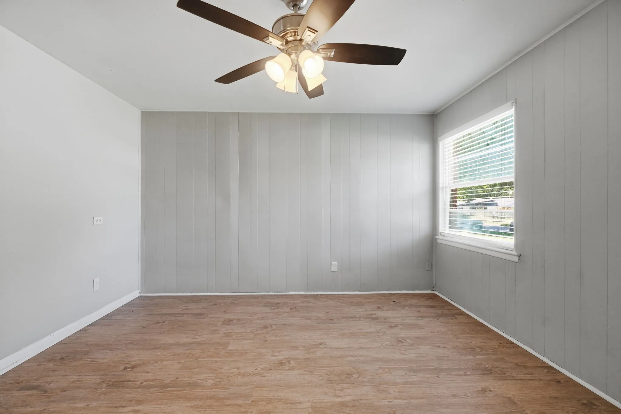 Single Family Residence For Sale in Dallas County , 4311 Scottsdale Drive, Mesquite, Texas 75150, 3 Bedroom, 1 Bathroom, 1 Garage spaces, 1,011 Sqft, built in 1956, mls#21299199, Real Estate Agent in Mesquite, Homes For Sale in Dallas county, Homes For Sale in Mesquite, Realtor in Mesquite Texas, Real Estate Brokerage Independent Realty Texas, Luminita Cordes Realtor