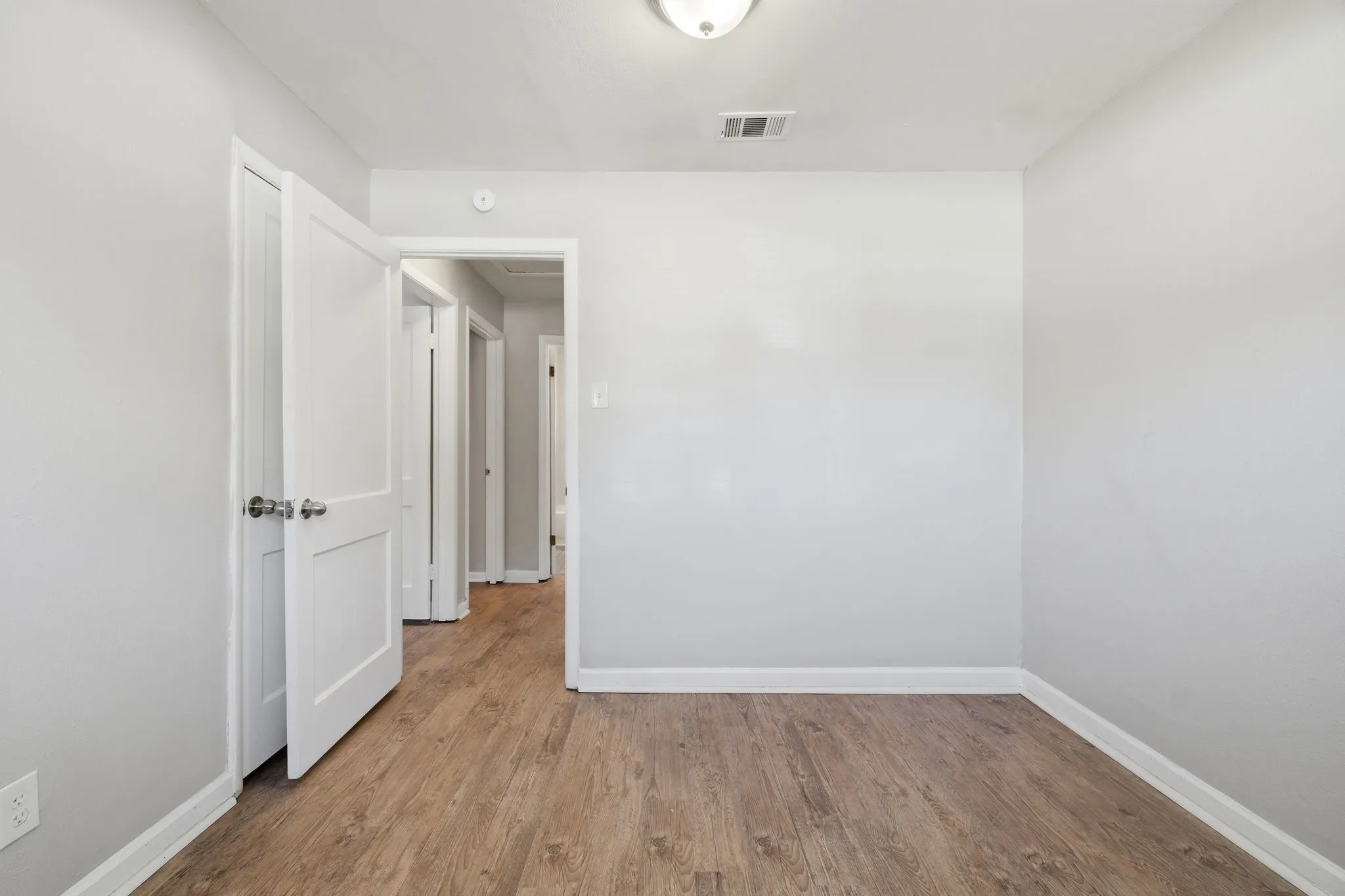 Single Family Residence For Sale in Dallas County , 4311 Scottsdale Drive, Mesquite, Texas 75150, 3 Bedroom, 1 Bathroom, 1 Garage spaces, 1,011 Sqft, built in 1956, mls#21299199, Real Estate Agent in Mesquite, Homes For Sale in Dallas county, Homes For Sale in Mesquite, Realtor in Mesquite Texas, Real Estate Brokerage Independent Realty Texas, Luminita Cordes Realtor