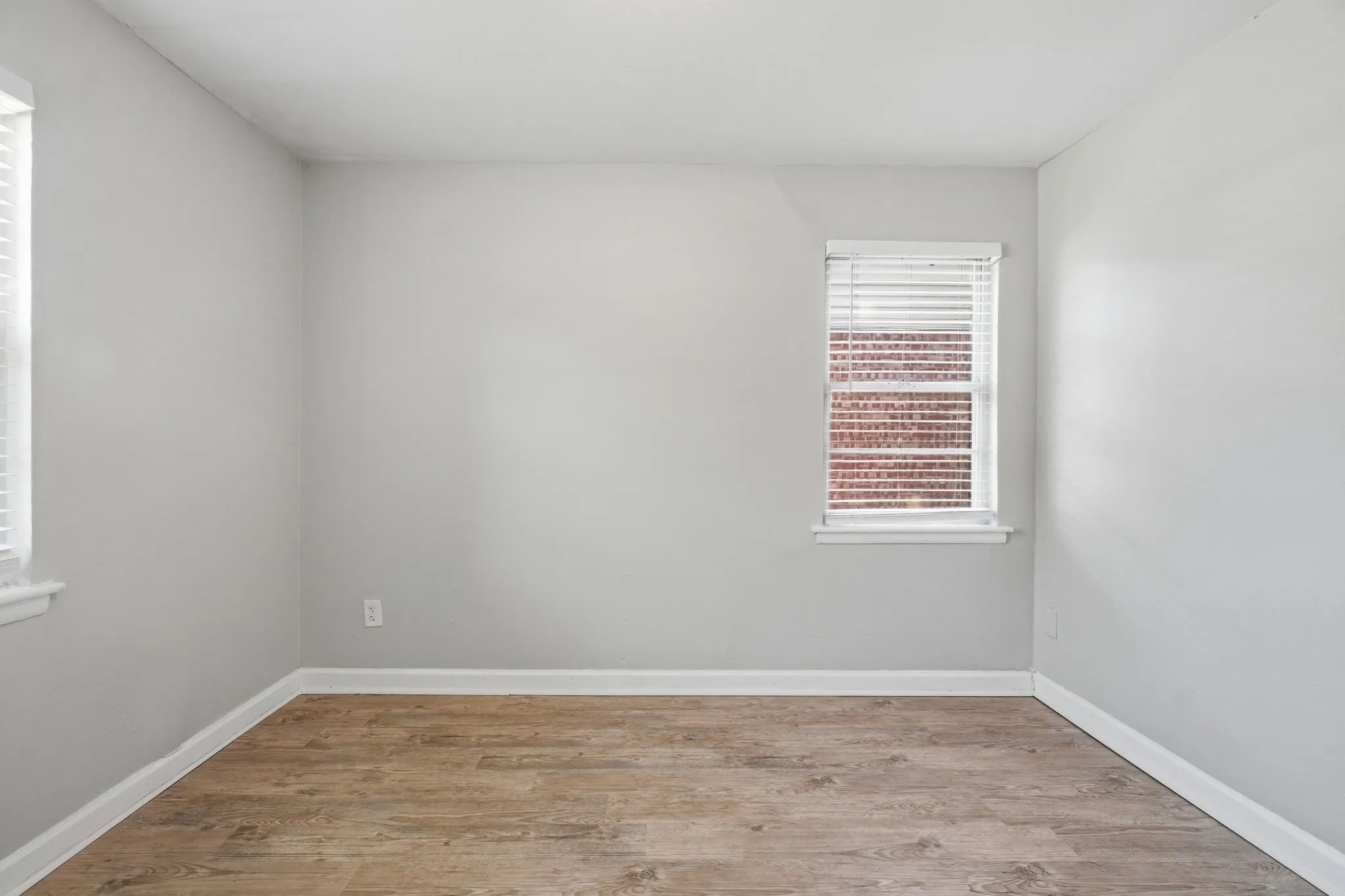 Single Family Residence For Sale in Dallas County , 4311 Scottsdale Drive, Mesquite, Texas 75150, 3 Bedroom, 1 Bathroom, 1 Garage spaces, 1,011 Sqft, built in 1956, mls#21299199, Real Estate Agent in Mesquite, Homes For Sale in Dallas county, Homes For Sale in Mesquite, Realtor in Mesquite Texas, Real Estate Brokerage Independent Realty Texas, Luminita Cordes Realtor
