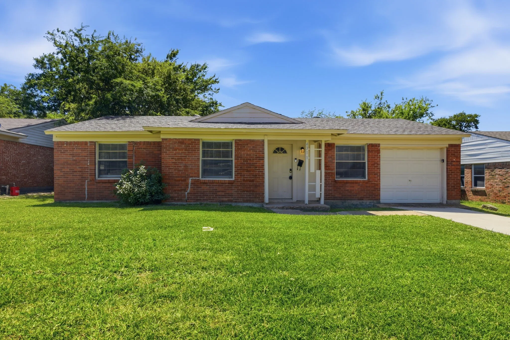 Single Family Residence For Sale in Dallas County , 4311 Scottsdale Drive, Mesquite, Texas 75150, 3 Bedroom, 1 Bathroom, 1 Garage spaces, 1,011 Sqft, built in 1956, mls#21299199, Real Estate Agent in Mesquite, Homes For Sale in Dallas county, Homes For Sale in Mesquite, Realtor in Mesquite Texas, Real Estate Brokerage Independent Realty Texas, Luminita Cordes Realtor