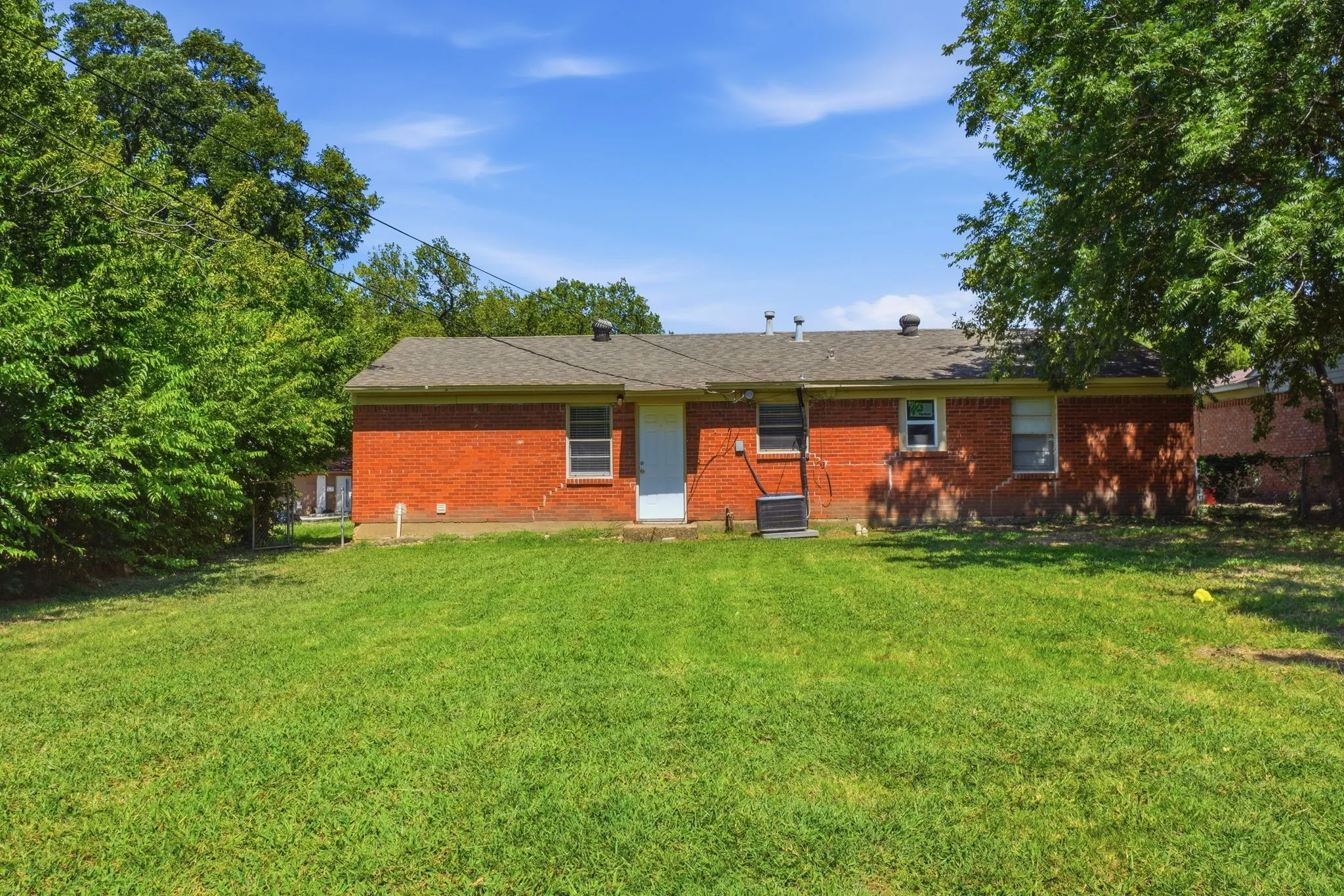 Single Family Residence For Sale in Dallas County , 4311 Scottsdale Drive, Mesquite, Texas 75150, 3 Bedroom, 1 Bathroom, 1 Garage spaces, 1,011 Sqft, built in 1956, mls#21299199, Real Estate Agent in Mesquite, Homes For Sale in Dallas county, Homes For Sale in Mesquite, Realtor in Mesquite Texas, Real Estate Brokerage Independent Realty Texas, Luminita Cordes Realtor