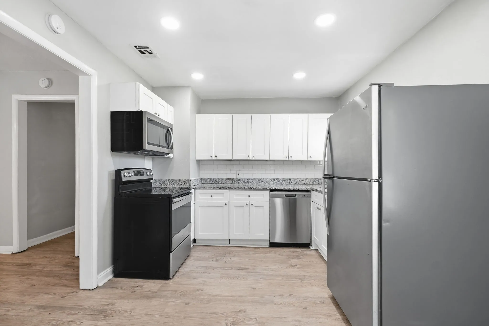 Single Family Residence For Sale in Dallas County , 4311 Scottsdale Drive, Mesquite, Texas 75150, 3 Bedroom, 1 Bathroom, 1 Garage spaces, 1,011 Sqft, built in 1956, mls#21299199, Real Estate Agent in Mesquite, Homes For Sale in Dallas county, Homes For Sale in Mesquite, Realtor in Mesquite Texas, Real Estate Brokerage Independent Realty Texas, Luminita Cordes Realtor