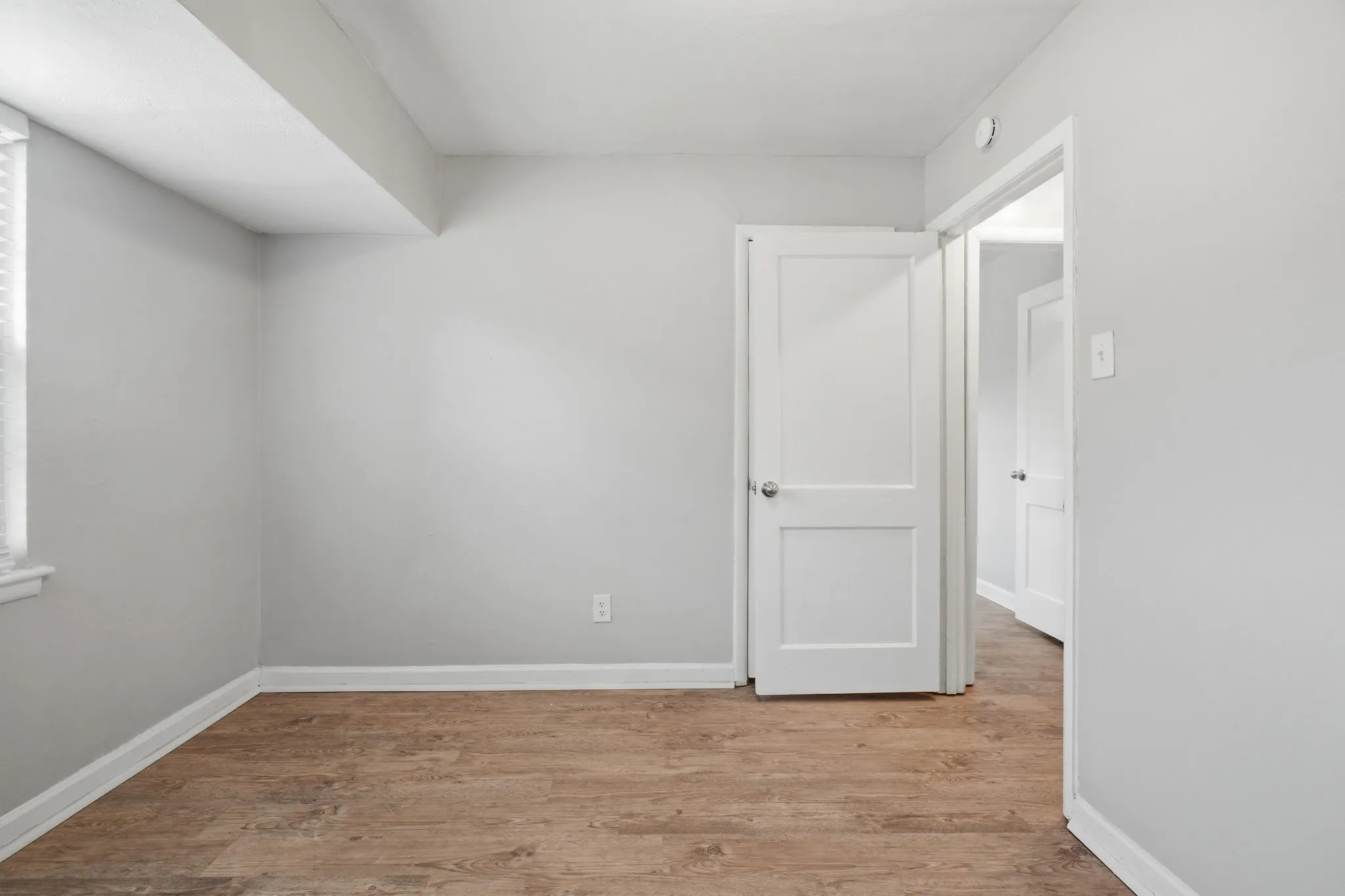 Single Family Residence For Sale in Dallas County , 4311 Scottsdale Drive, Mesquite, Texas 75150, 3 Bedroom, 1 Bathroom, 1 Garage spaces, 1,011 Sqft, built in 1956, mls#21299199, Real Estate Agent in Mesquite, Homes For Sale in Dallas county, Homes For Sale in Mesquite, Realtor in Mesquite Texas, Real Estate Brokerage Independent Realty Texas, Luminita Cordes Realtor