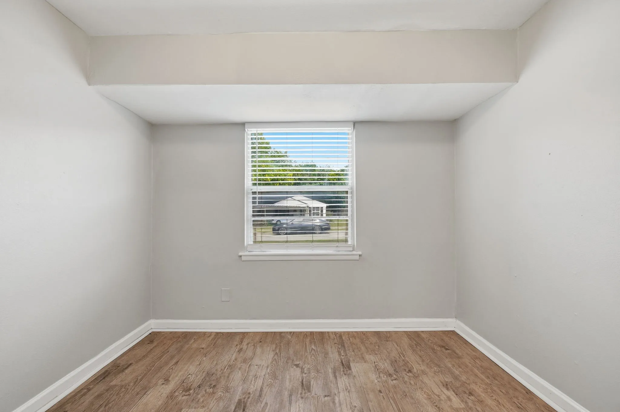 Single Family Residence For Sale in Dallas County , 4311 Scottsdale Drive, Mesquite, Texas 75150, 3 Bedroom, 1 Bathroom, 1 Garage spaces, 1,011 Sqft, built in 1956, mls#21299199, Real Estate Agent in Mesquite, Homes For Sale in Dallas county, Homes For Sale in Mesquite, Realtor in Mesquite Texas, Real Estate Brokerage Independent Realty Texas, Luminita Cordes Realtor