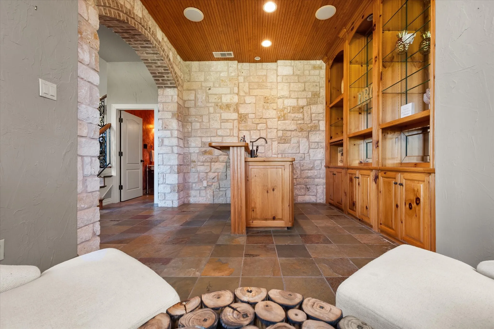 Single Family Residence For Sale in Tarrant County , 1019 Walnut Falls Circle, Mansfield, Texas 76063, 4 Bedroom, 5 Bathroom, 2 Garage spaces, 4,571 Sqft, built in 2000, mls#21325077, Real Estate Agent in Mansfield, Homes For Sale in Tarrant county, Homes For Sale in Mansfield, Realtor in Mansfield Texas, Real Estate Brokerage Independent Realty Texas, Luminita Cordes Realtor
