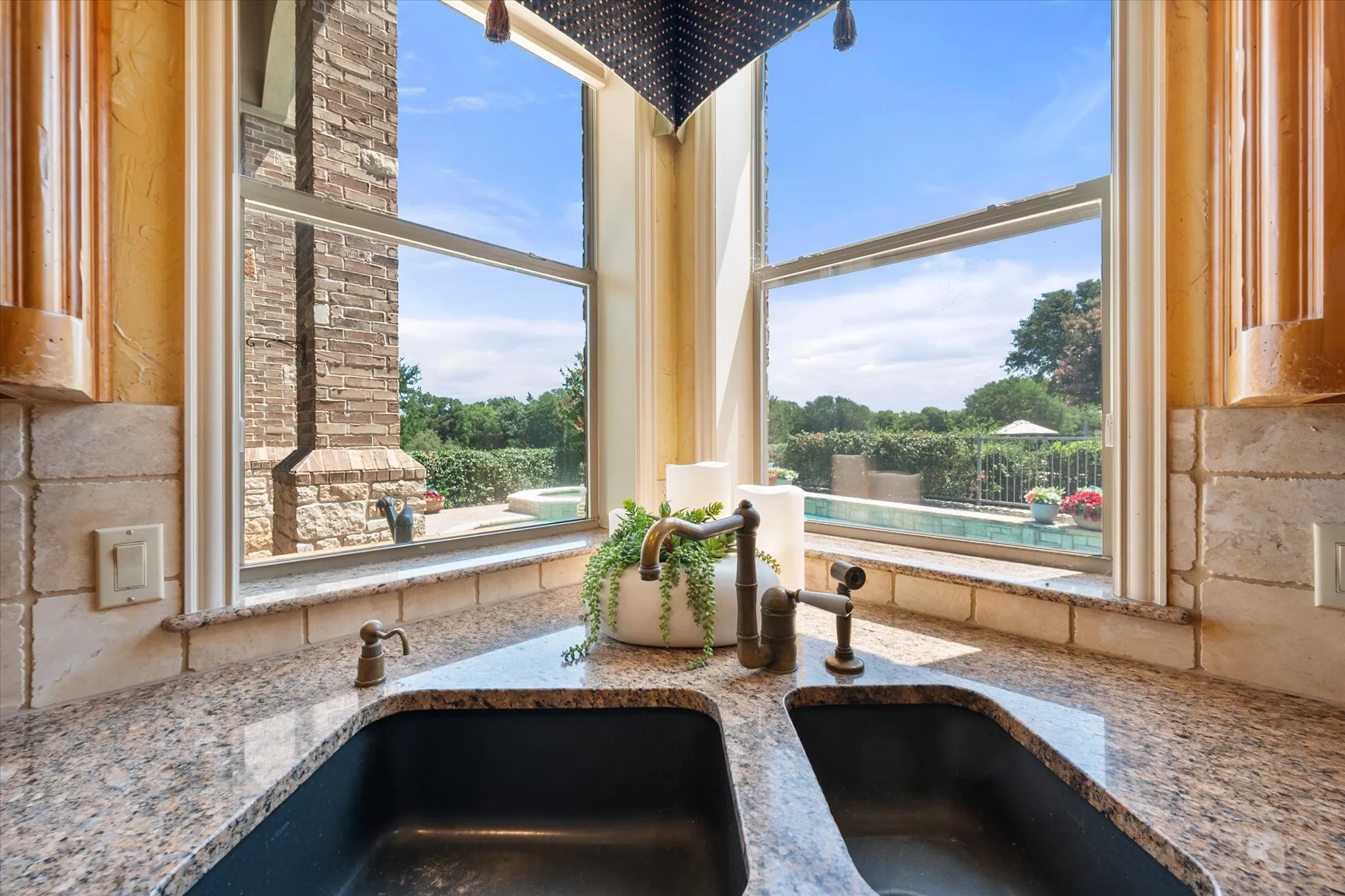 Single Family Residence For Sale in Tarrant County , 1019 Walnut Falls Circle, Mansfield, Texas 76063, 4 Bedroom, 5 Bathroom, 2 Garage spaces, 4,571 Sqft, built in 2000, mls#21325077, Real Estate Agent in Mansfield, Homes For Sale in Tarrant county, Homes For Sale in Mansfield, Realtor in Mansfield Texas, Real Estate Brokerage Independent Realty Texas, Luminita Cordes Realtor