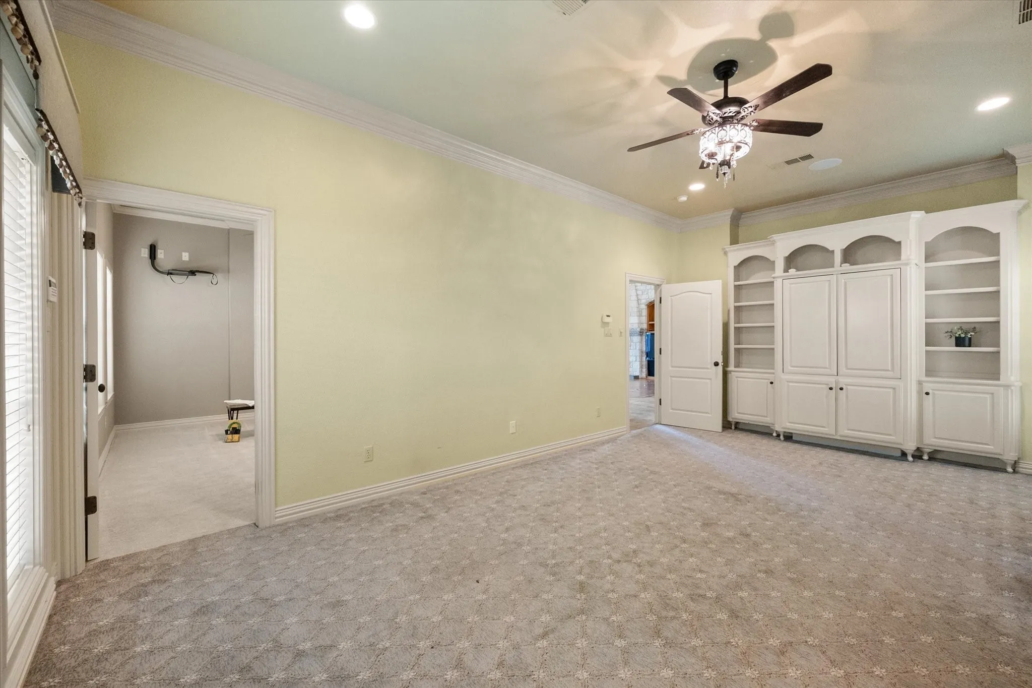 Single Family Residence For Sale in Tarrant County , 1019 Walnut Falls Circle, Mansfield, Texas 76063, 4 Bedroom, 5 Bathroom, 2 Garage spaces, 4,571 Sqft, built in 2000, mls#21325077, Real Estate Agent in Mansfield, Homes For Sale in Tarrant county, Homes For Sale in Mansfield, Realtor in Mansfield Texas, Real Estate Brokerage Independent Realty Texas, Luminita Cordes Realtor