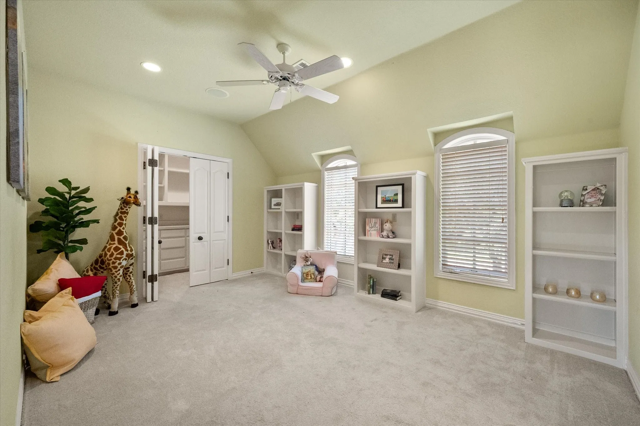 Single Family Residence For Sale in Tarrant County , 1019 Walnut Falls Circle, Mansfield, Texas 76063, 4 Bedroom, 5 Bathroom, 2 Garage spaces, 4,571 Sqft, built in 2000, mls#21325077, Real Estate Agent in Mansfield, Homes For Sale in Tarrant county, Homes For Sale in Mansfield, Realtor in Mansfield Texas, Real Estate Brokerage Independent Realty Texas, Luminita Cordes Realtor