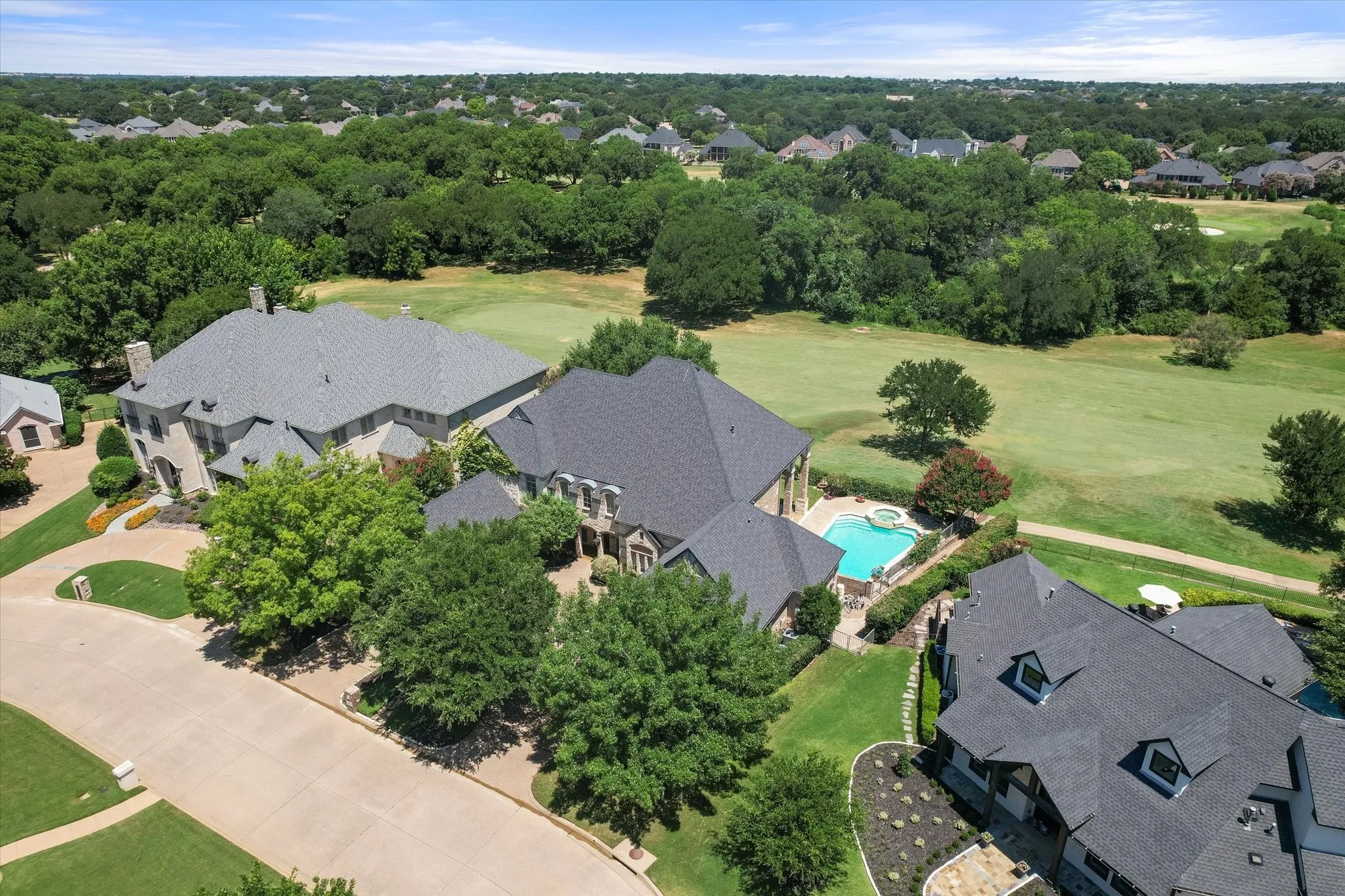 Single Family Residence For Sale in Tarrant County , 1019 Walnut Falls Circle, Mansfield, Texas 76063, 4 Bedroom, 5 Bathroom, 2 Garage spaces, 4,571 Sqft, built in 2000, mls#21325077, Real Estate Agent in Mansfield, Homes For Sale in Tarrant county, Homes For Sale in Mansfield, Realtor in Mansfield Texas, Real Estate Brokerage Independent Realty Texas, Luminita Cordes Realtor
