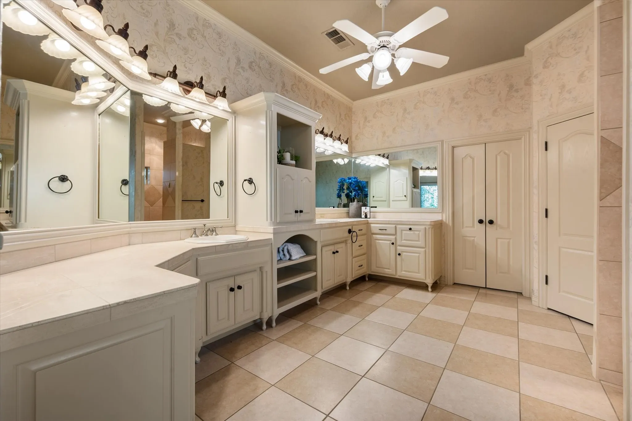 Single Family Residence For Sale in Tarrant County , 1019 Walnut Falls Circle, Mansfield, Texas 76063, 4 Bedroom, 5 Bathroom, 2 Garage spaces, 4,571 Sqft, built in 2000, mls#21325077, Real Estate Agent in Mansfield, Homes For Sale in Tarrant county, Homes For Sale in Mansfield, Realtor in Mansfield Texas, Real Estate Brokerage Independent Realty Texas, Luminita Cordes Realtor