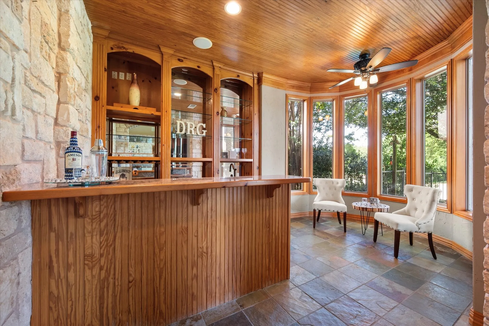 Single Family Residence For Sale in Tarrant County , 1019 Walnut Falls Circle, Mansfield, Texas 76063, 4 Bedroom, 5 Bathroom, 2 Garage spaces, 4,571 Sqft, built in 2000, mls#21325077, Real Estate Agent in Mansfield, Homes For Sale in Tarrant county, Homes For Sale in Mansfield, Realtor in Mansfield Texas, Real Estate Brokerage Independent Realty Texas, Luminita Cordes Realtor