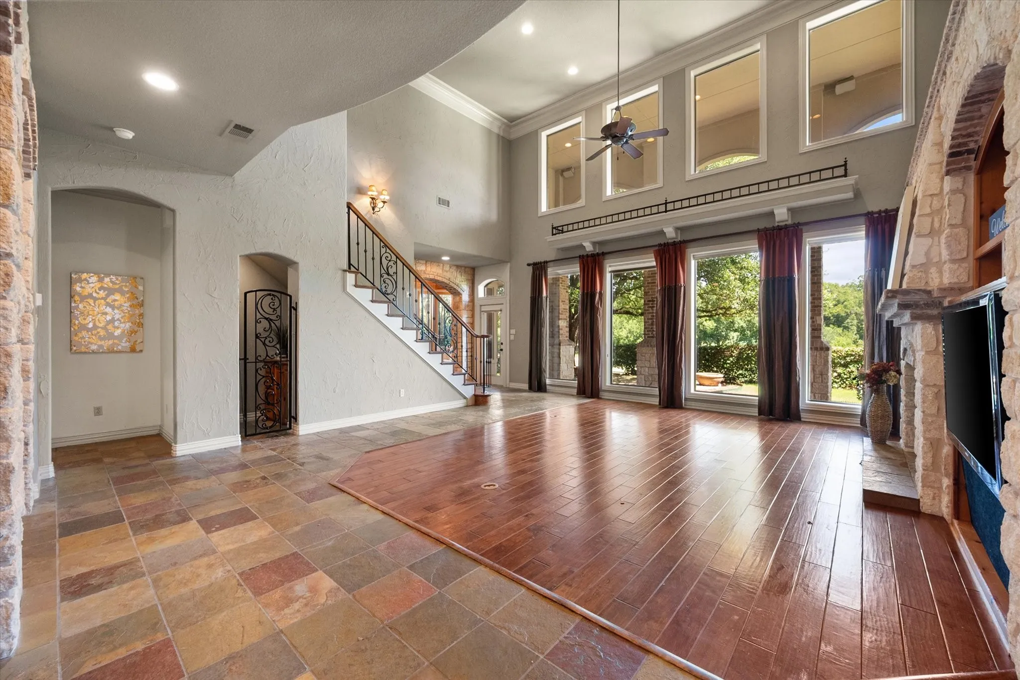 Single Family Residence For Sale in Tarrant County , 1019 Walnut Falls Circle, Mansfield, Texas 76063, 4 Bedroom, 5 Bathroom, 2 Garage spaces, 4,571 Sqft, built in 2000, mls#21325077, Real Estate Agent in Mansfield, Homes For Sale in Tarrant county, Homes For Sale in Mansfield, Realtor in Mansfield Texas, Real Estate Brokerage Independent Realty Texas, Luminita Cordes Realtor